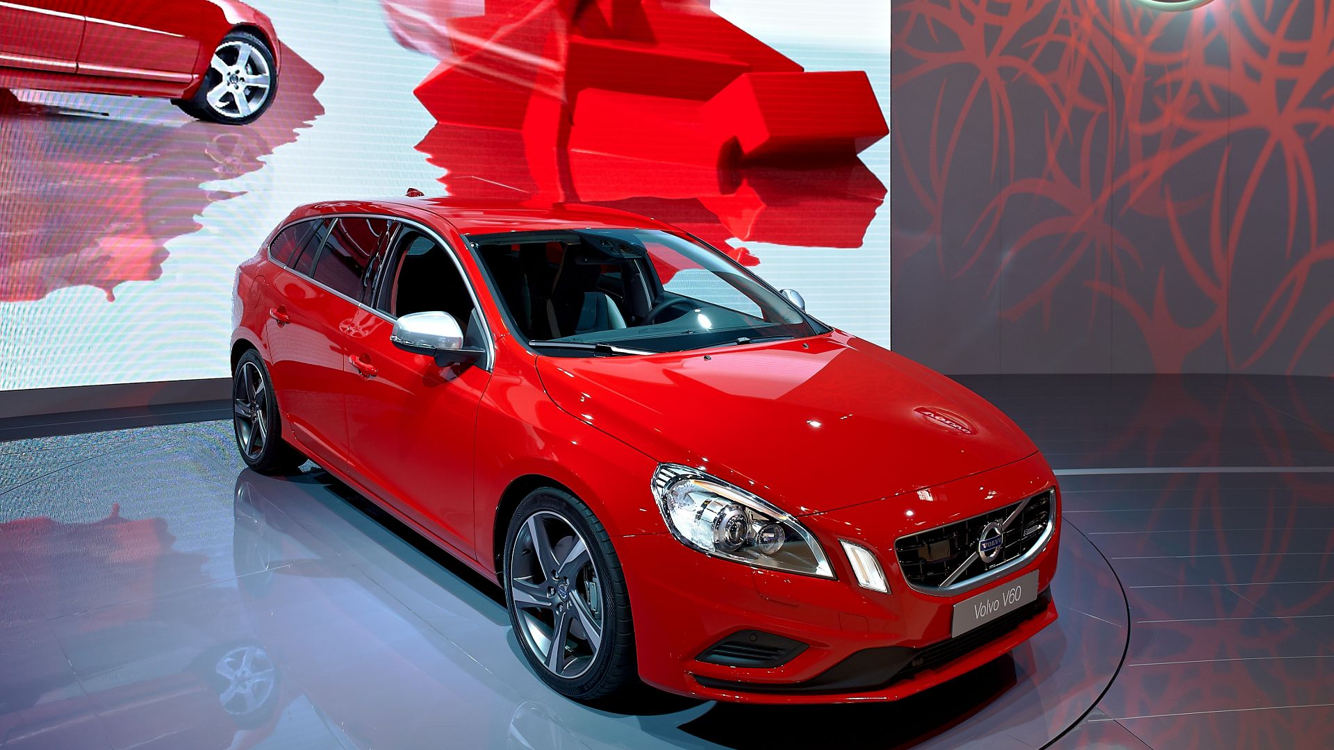 File:Volvo V60 Paris 2010.jpg