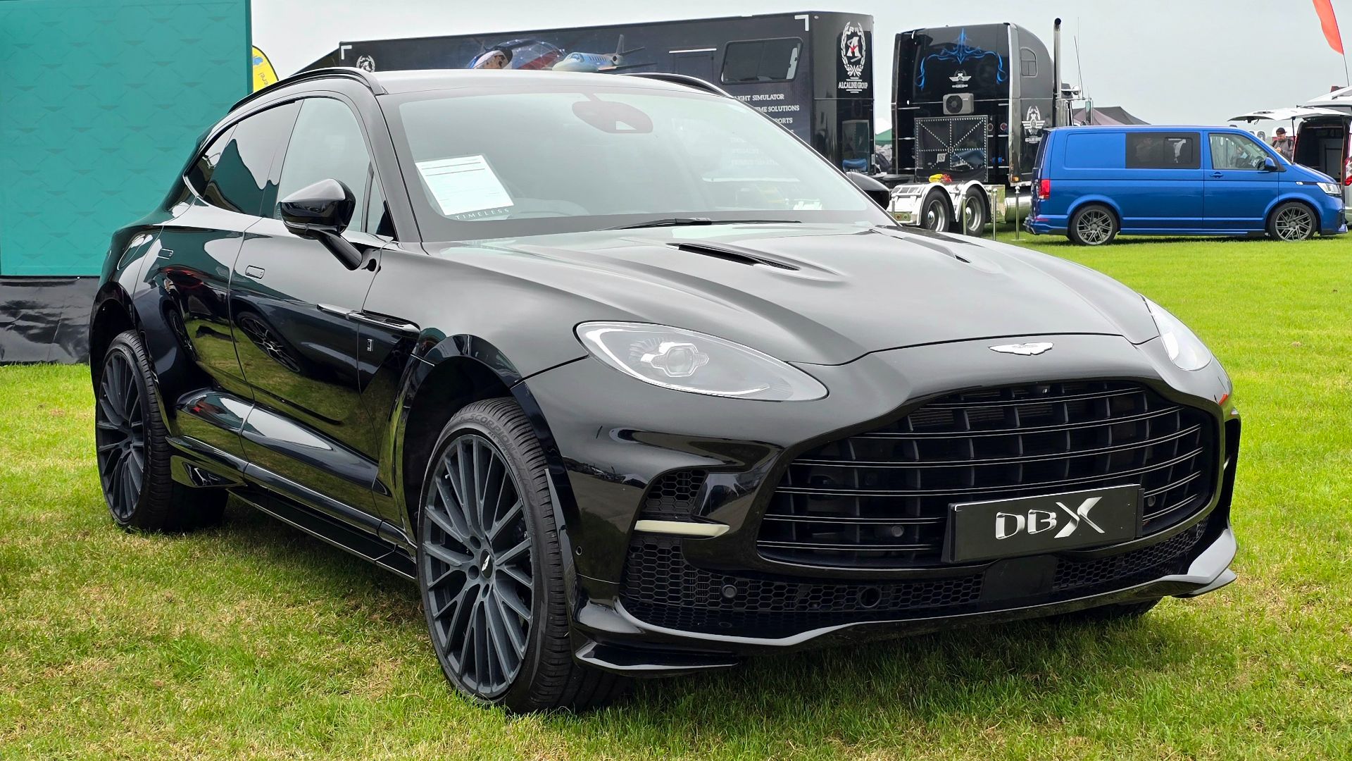 File:2024 Aston Martin DBX 707.jpg