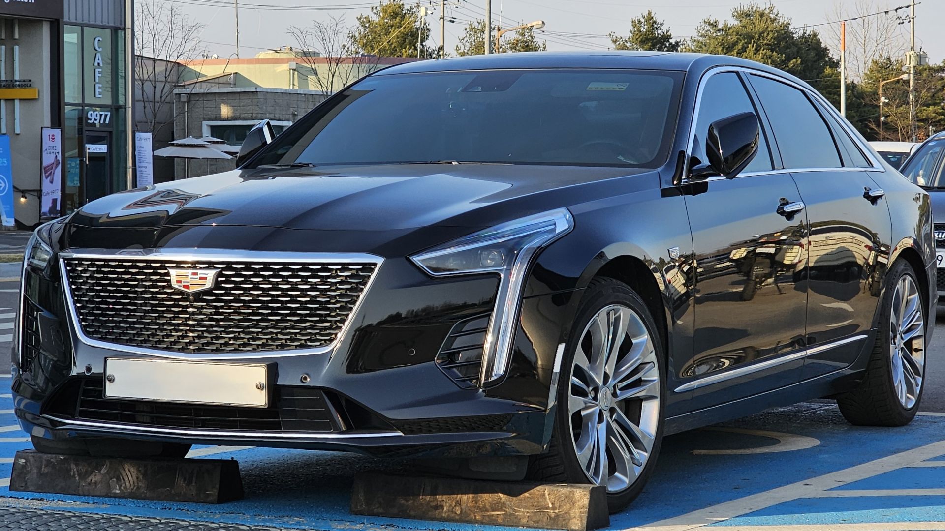 File:Cadillac CT6 3.6 AWD Platinum Cadillac 6KM69 FL Black Raven (16).jpg