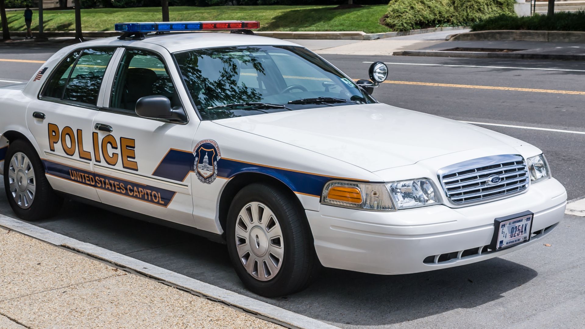 File:US Capitol Police Cruiser Ford Crown Vic fr.jpg