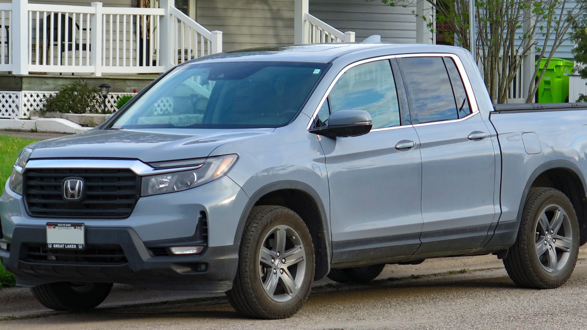 File:2022 Honda Ridgeline Touring in Sonic Gray Pearl, front left, 2024-05-11.jpg