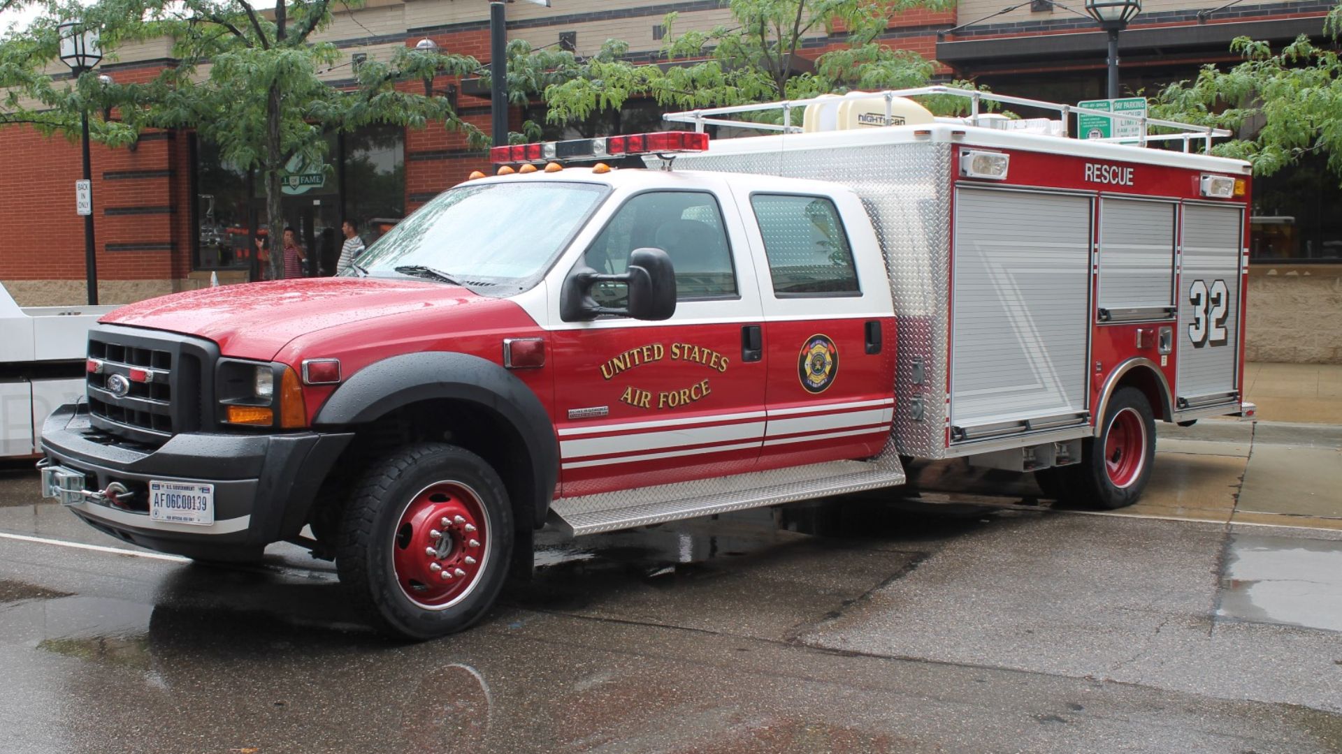 File:United States Air Force Rescue 32 Pierce Contender (34285216393).jpg