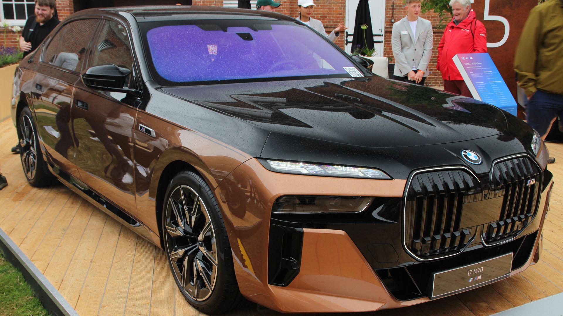 File:2023 BMW i7 M70.jpg