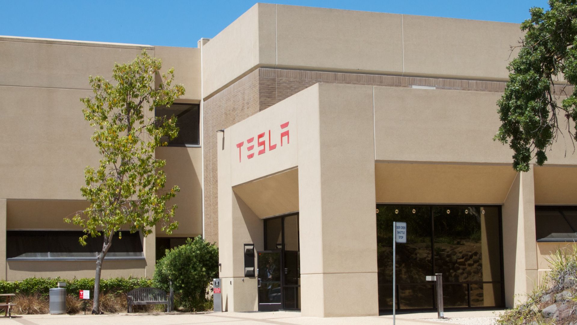 File:Tesla Visit 3 (9267529364).jpg