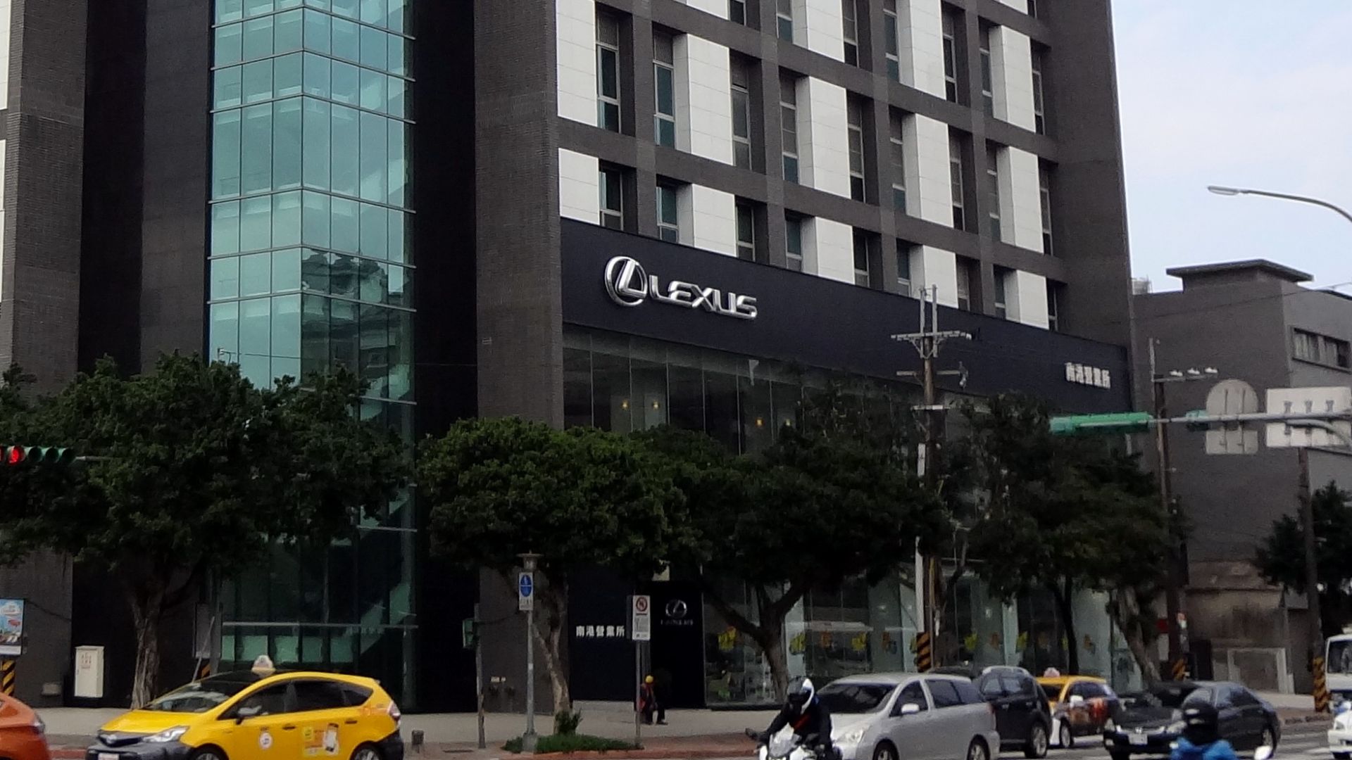 File:Nangang Business Office, Taipei Toyota Motor 20180101.jpg