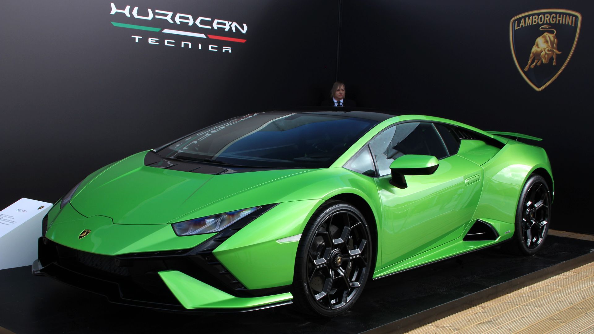 File:2022 Lamborghini Huracan Tecnica.jpg