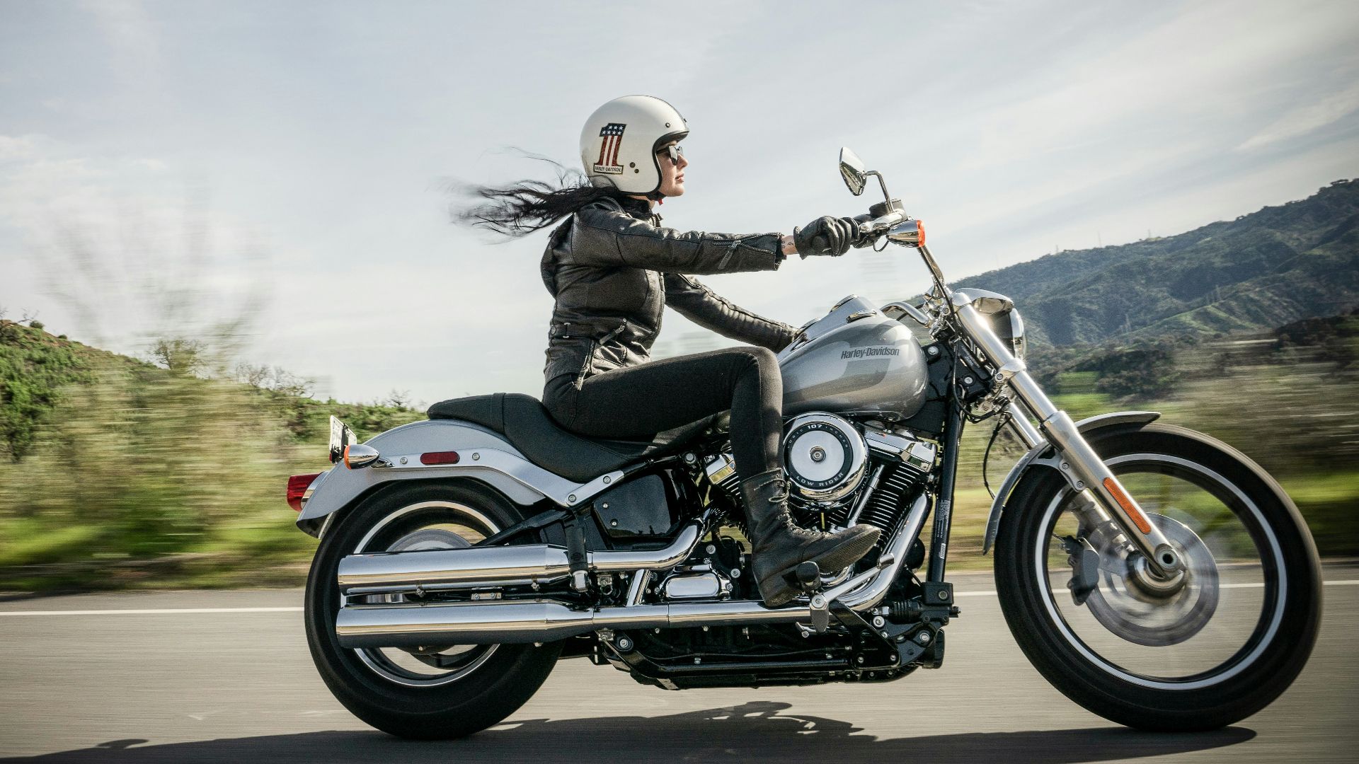 black and gray cruiser motorcycle