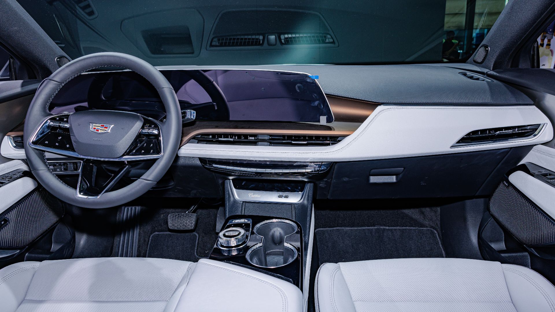 File:CADILLAC GT4 CHINA VERSION INTERIOR.jpg