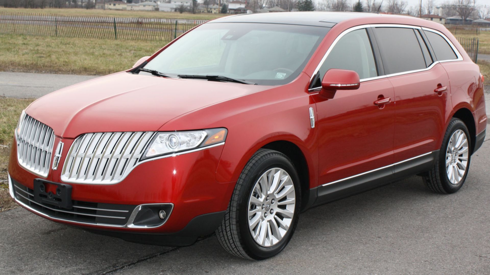 File:2010 Lincoln MKT -- NHTSA 1.jpg