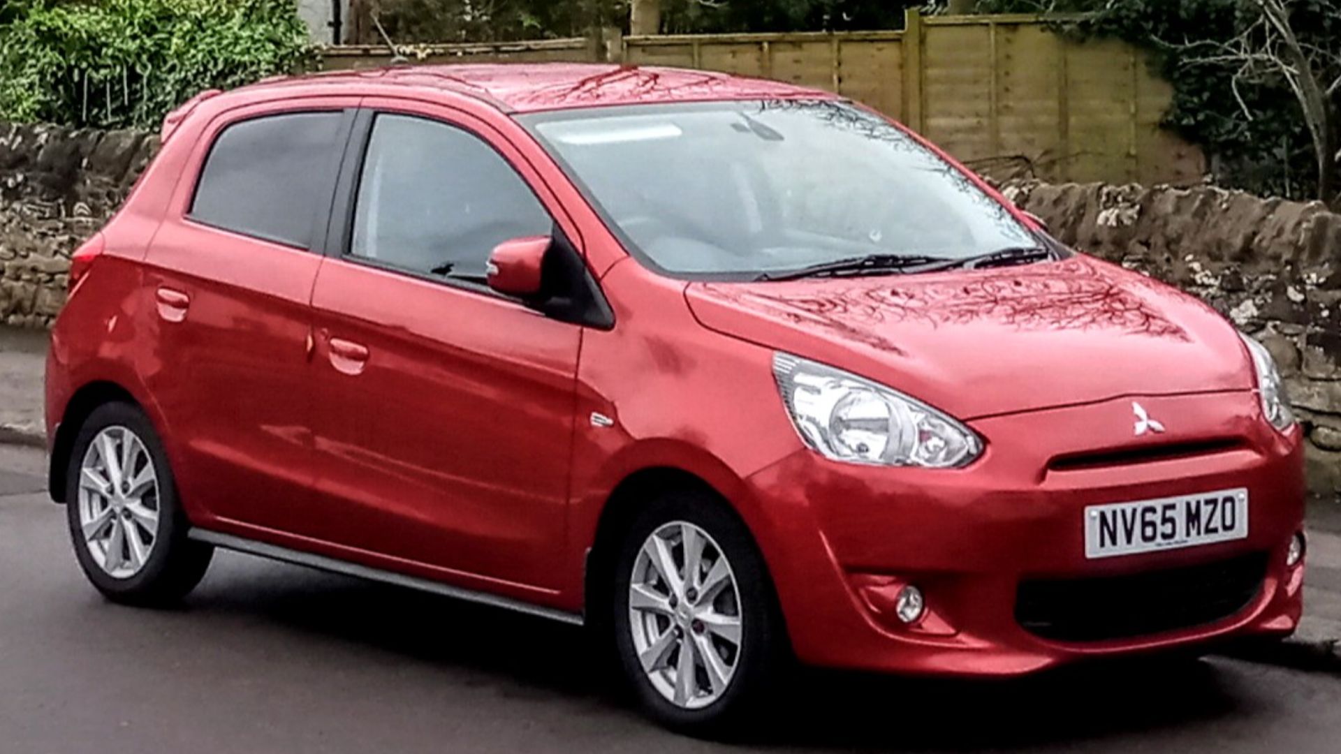 File:Mitsubishi Mirage UK specification.jpg
