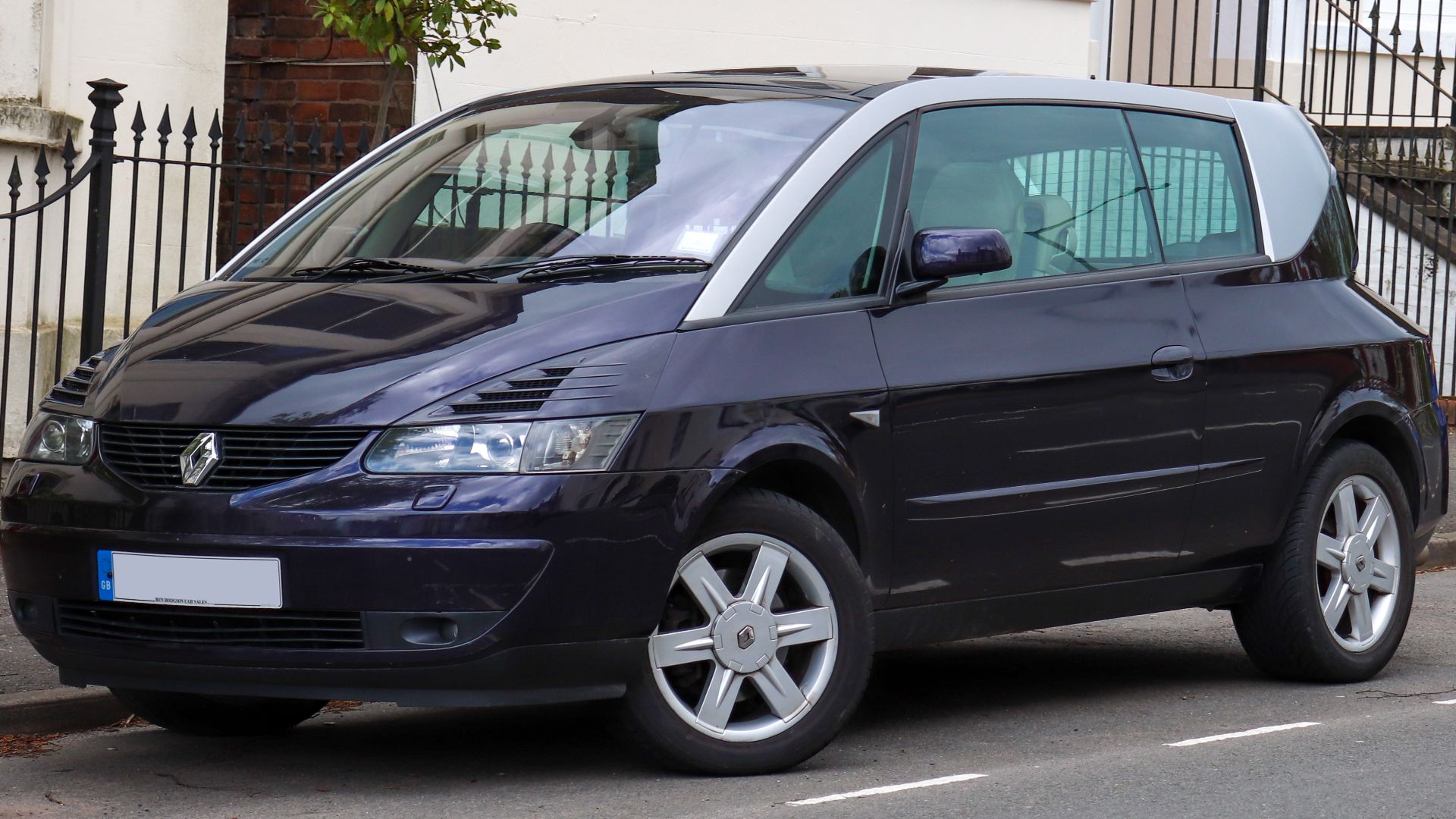 File:2002 Renault Avantime Privilege 3.0 Front.jpg