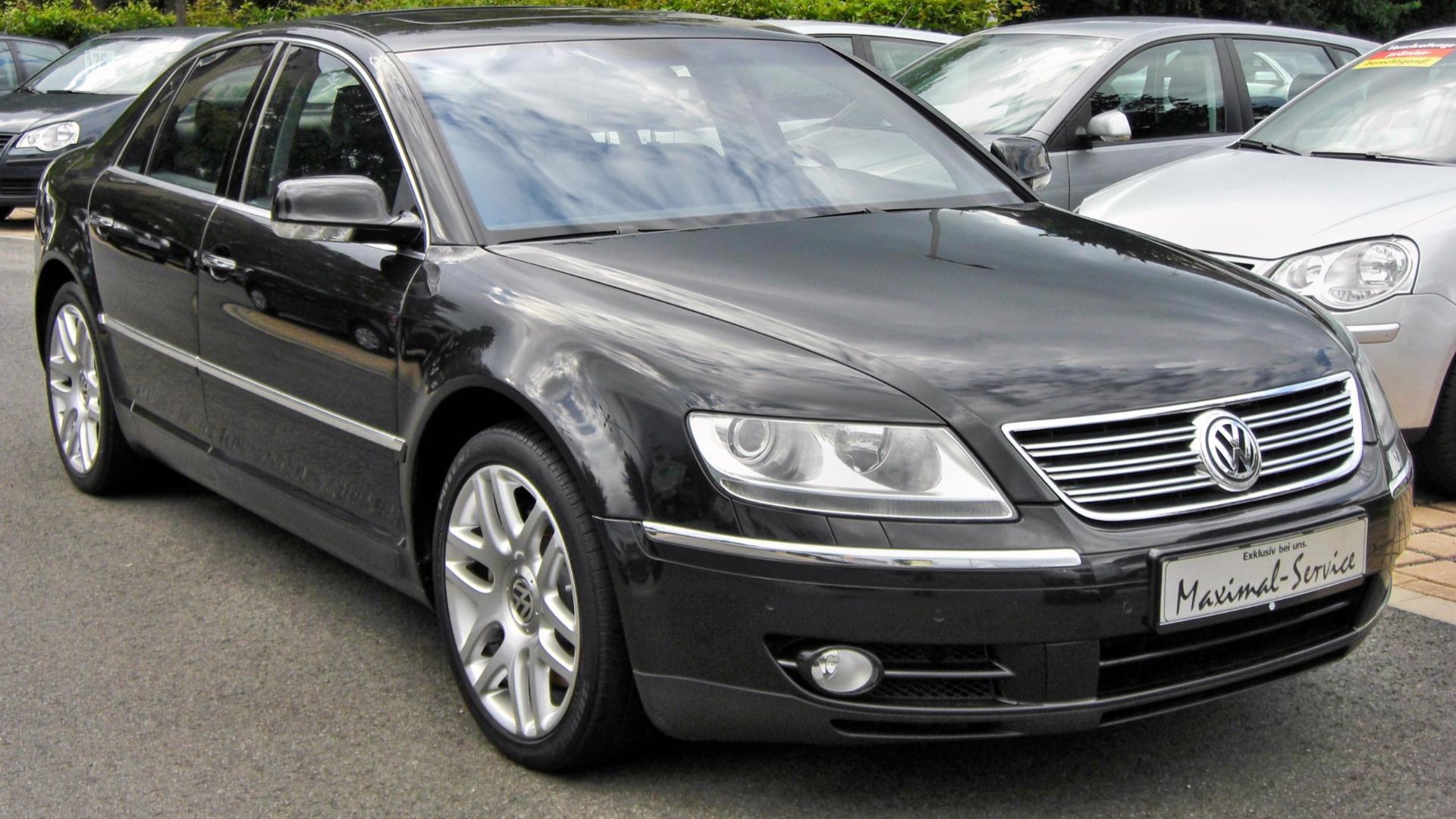 File:VW Phaeton 20090712 front.JPG