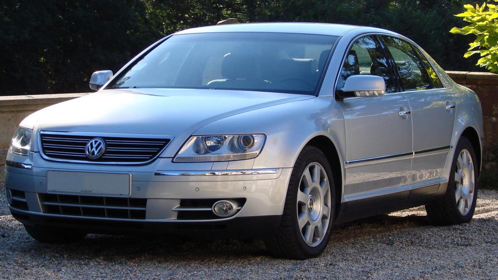 File:2005 VW Phaeton.jpg