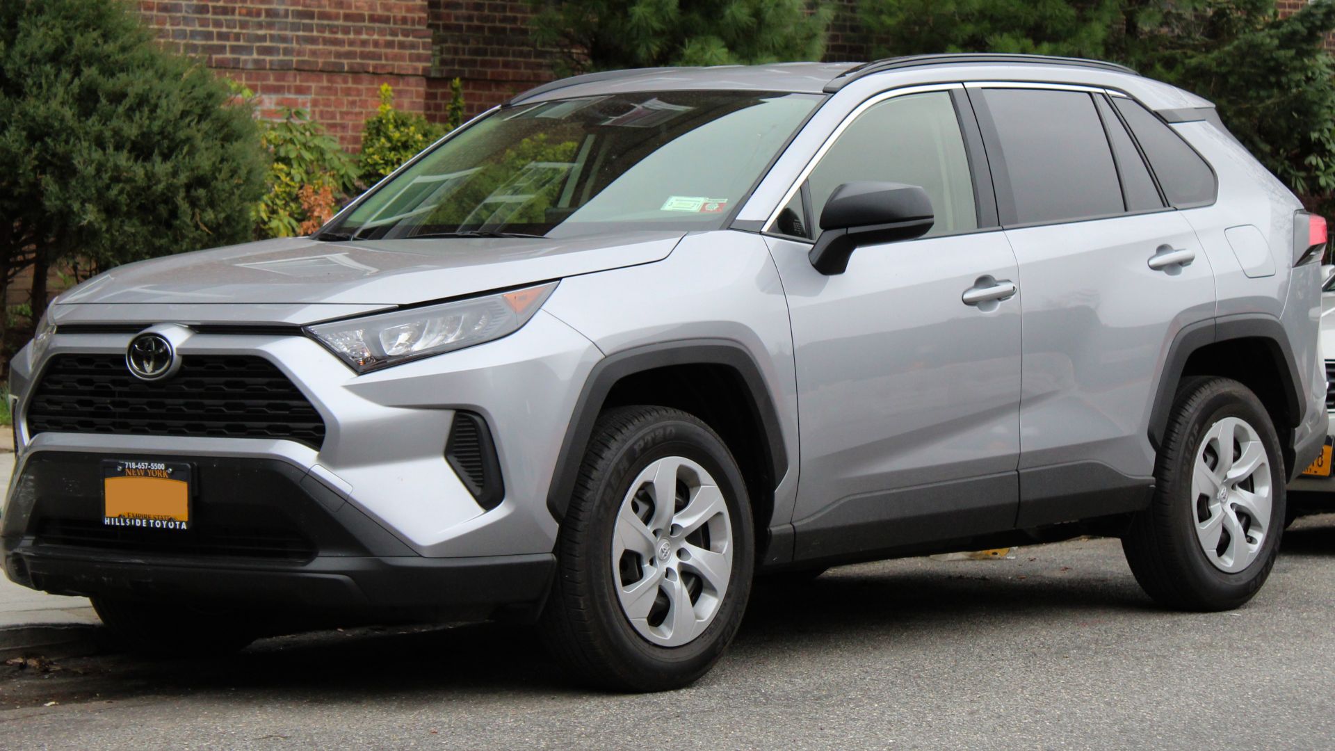 File:2019 Toyota RAV4 LE 2.5L front 4.14.19.jpg
