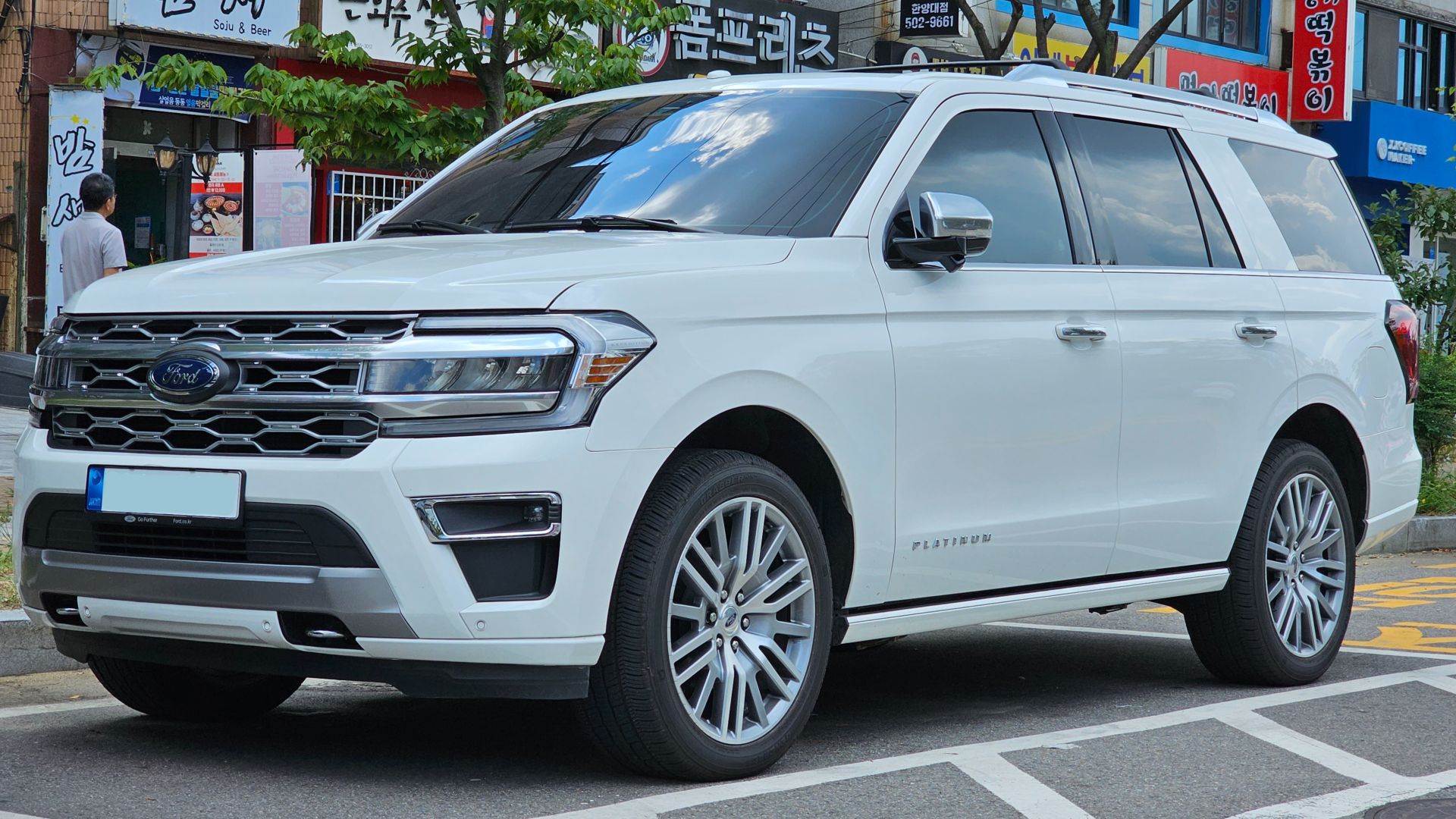 File:Ford Expedition Platinum U553 FL Oxford White (2).jpg