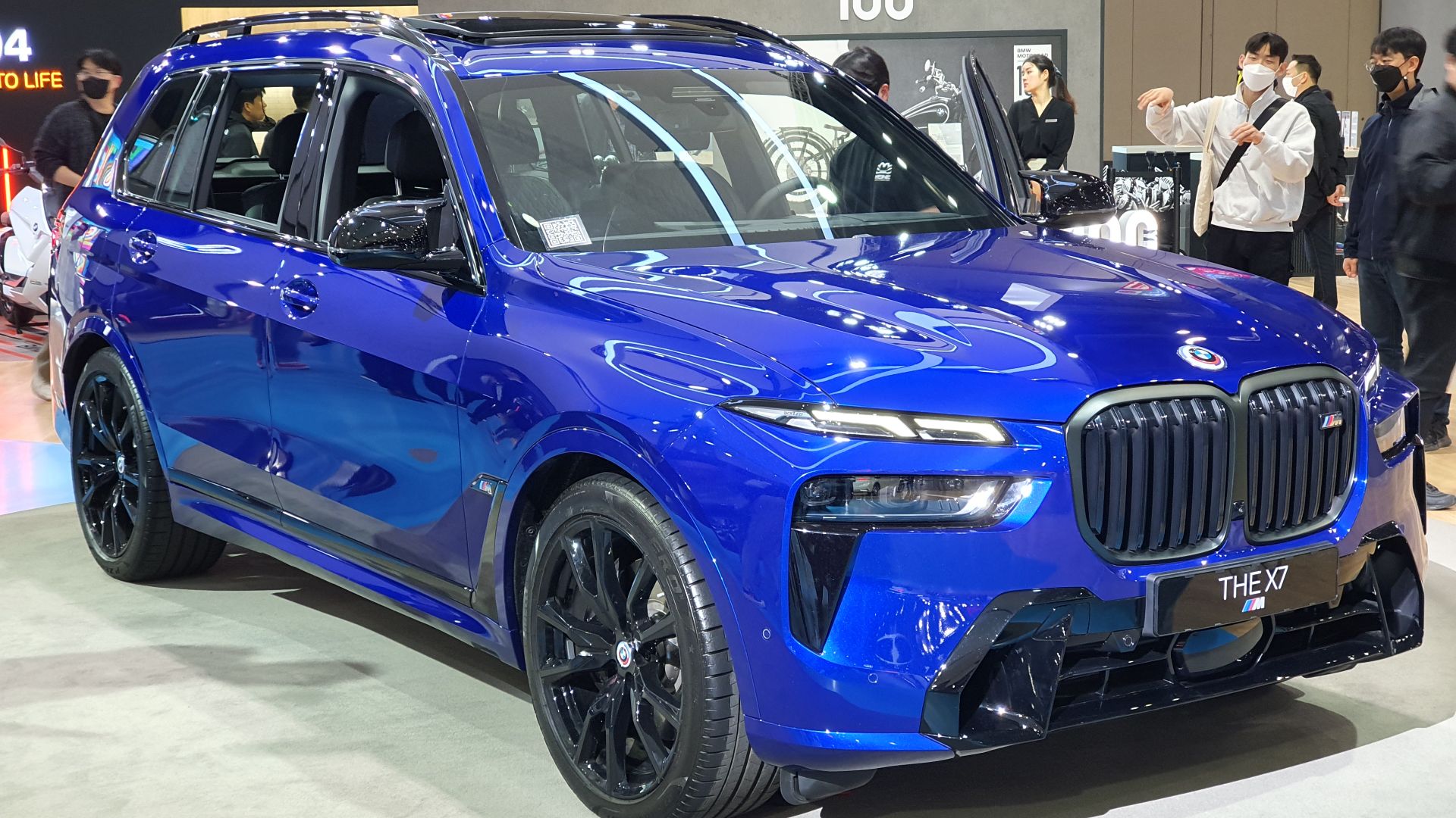 File:BMW G07 LCI X7 M60i xDrive M Marina Bay Blue Metallic.jpg
