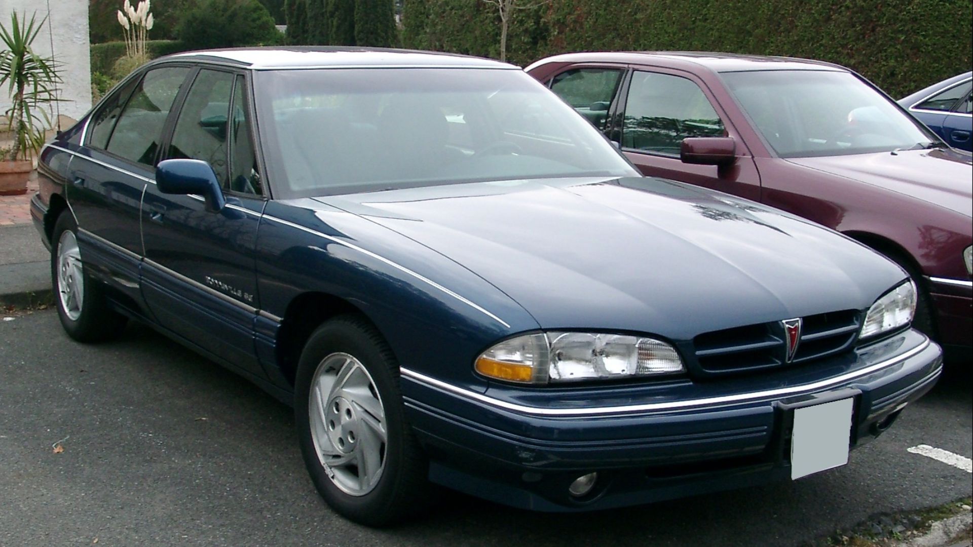 File:Pontiac Bonneville front 20071029.jpg