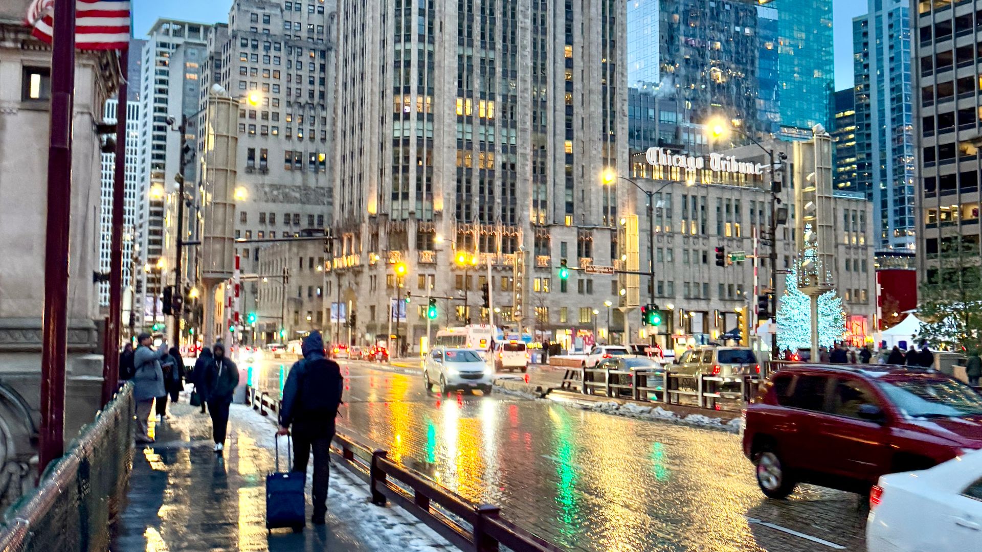 File:Michigan Avenue towards Streeterville, Chicago, IL - 54195227645.jpg