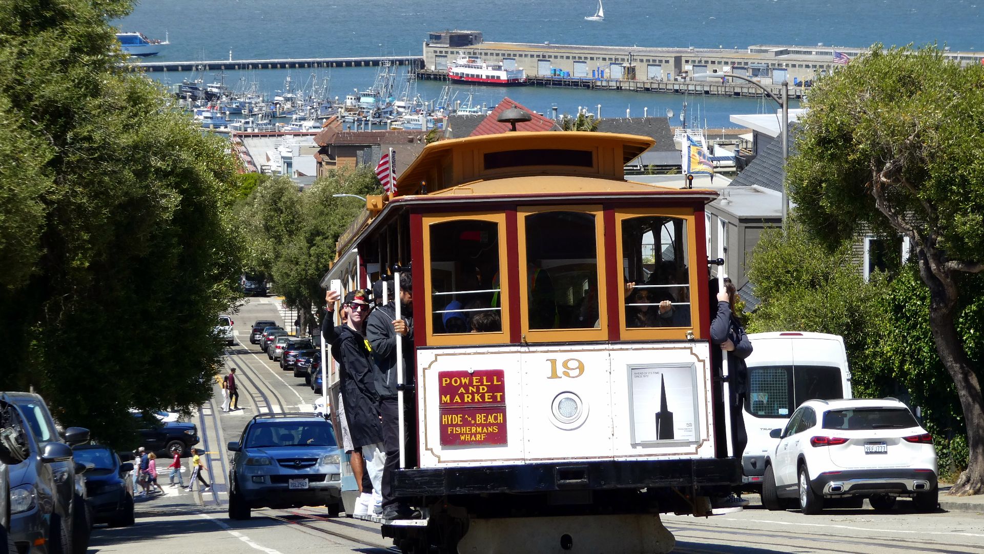 File:Cable car 19 on Hyde Street, July 2023.JPG