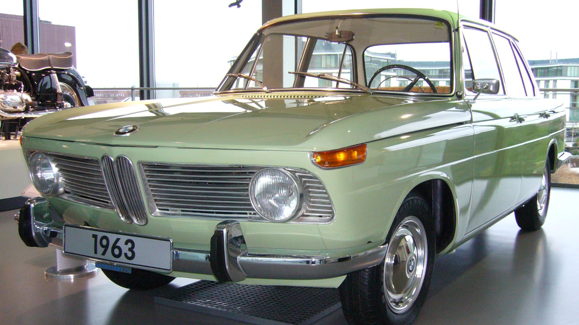 File:BMW1500FrontSeit.JPG