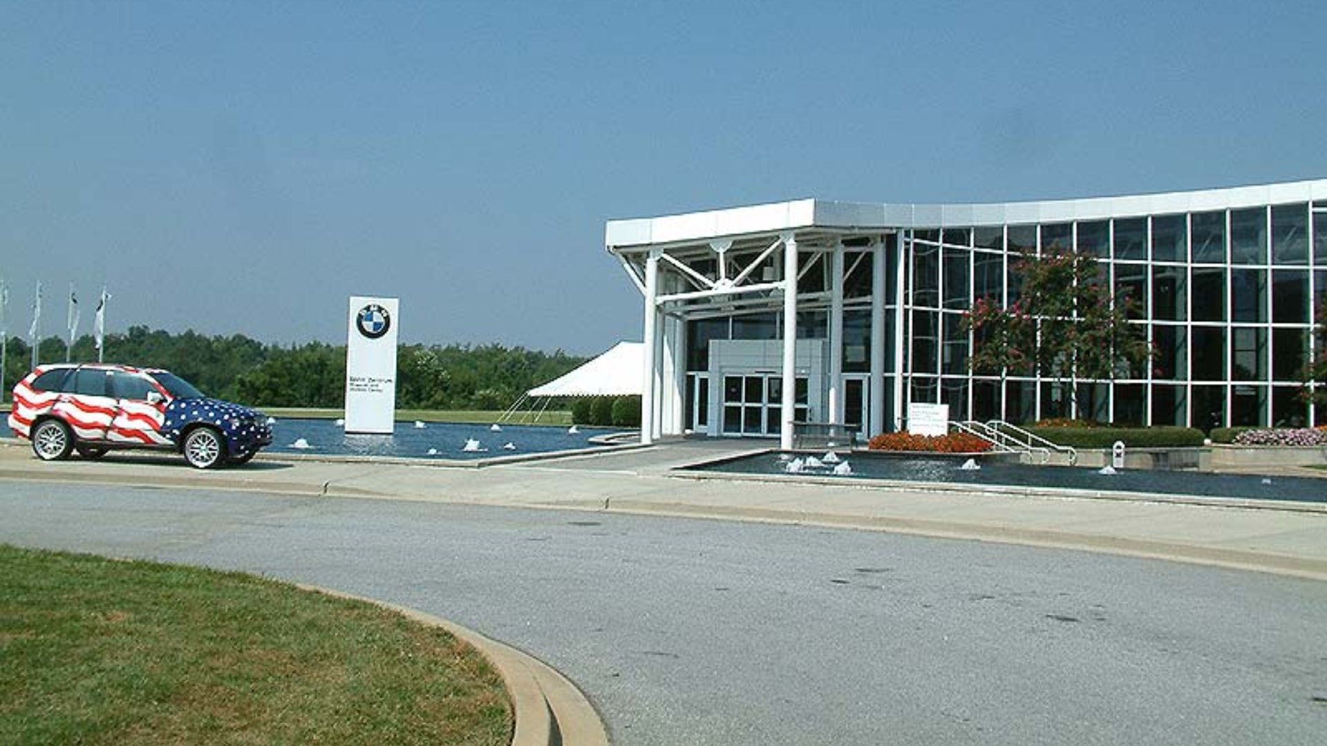 File:BMW Zentrum Spartanburg.jpg