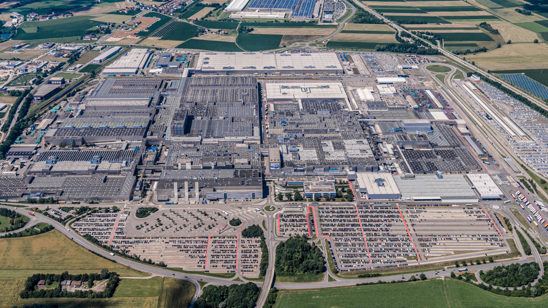 File:Luftaufnahme BMW Group Werk Dingolfing, Cropped and Straightened.jpg