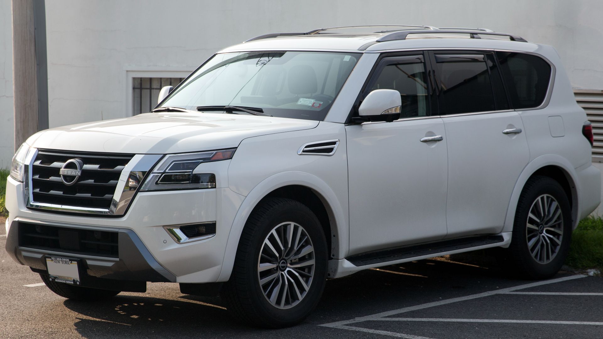 File:2023 Nissan Armada SL in Aspen White TriCoat, front left.jpg