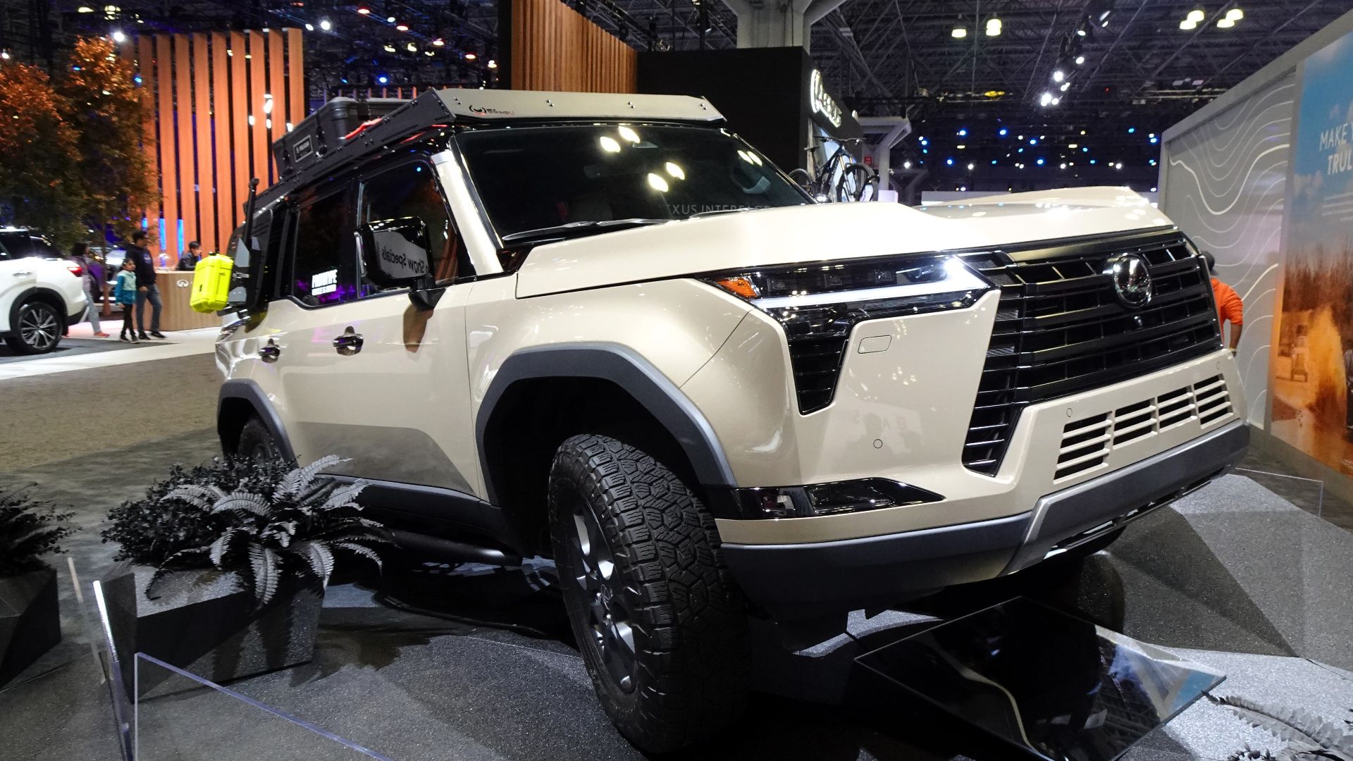 File:2024 Lexus GX 550 Overtrail (United States) front view 01.jpg