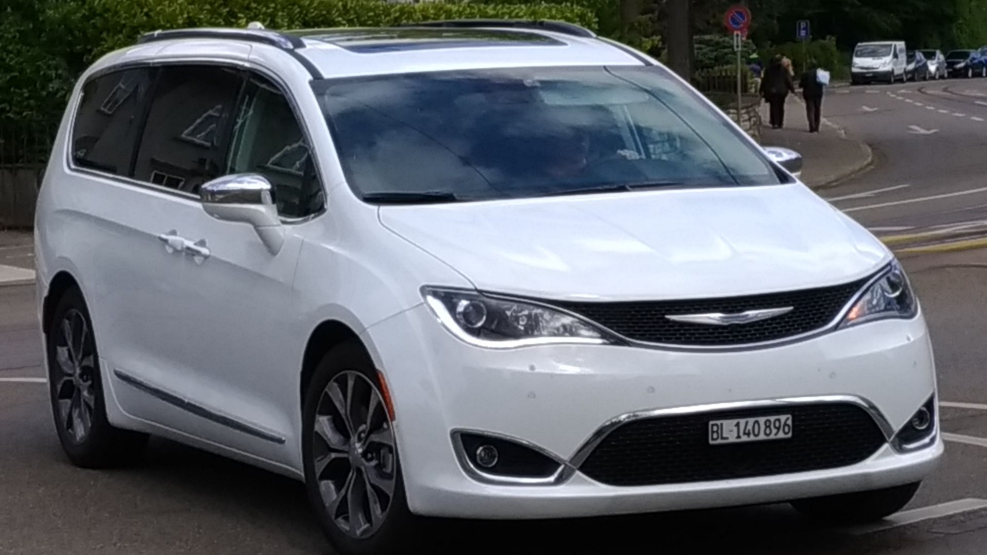 File:Chrysler Pacifica (42154362321).jpg