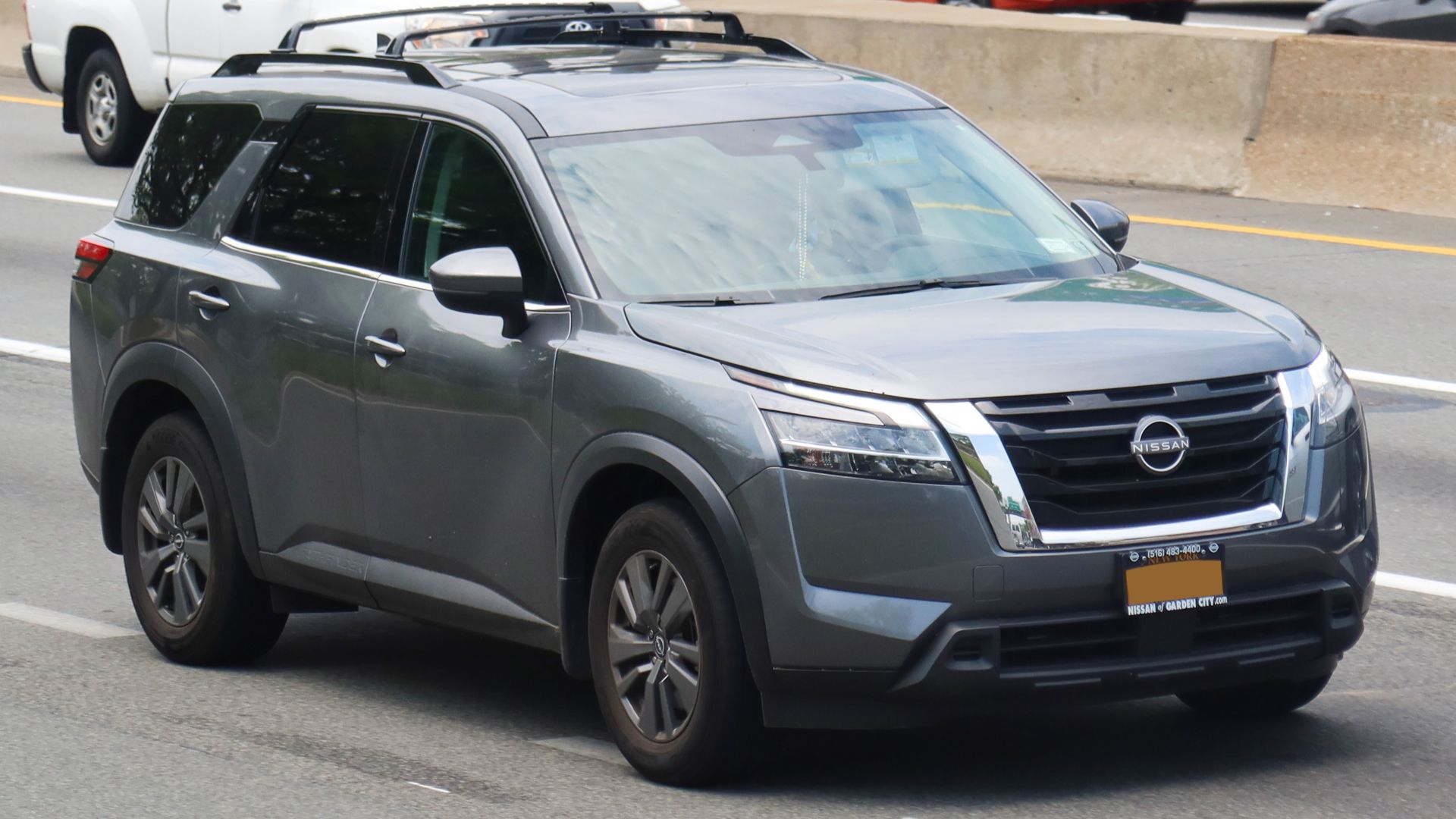 File:2022 Nissan Pathfinder SV, front 6.2.22.jpg