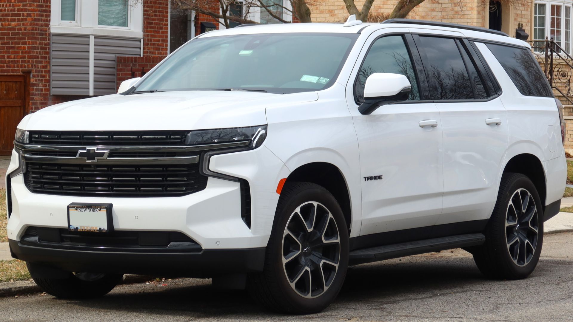 File:2022 Chevrolet Tahoe RST, front 3.7.22.jpg