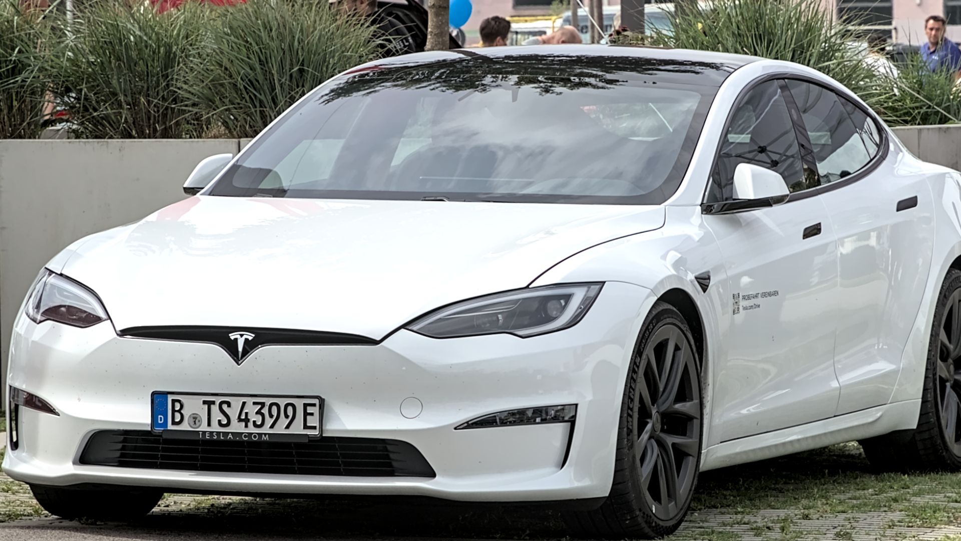 File:Tesla Model S (2023) Motorworld Munich 1X7A0025.jpg