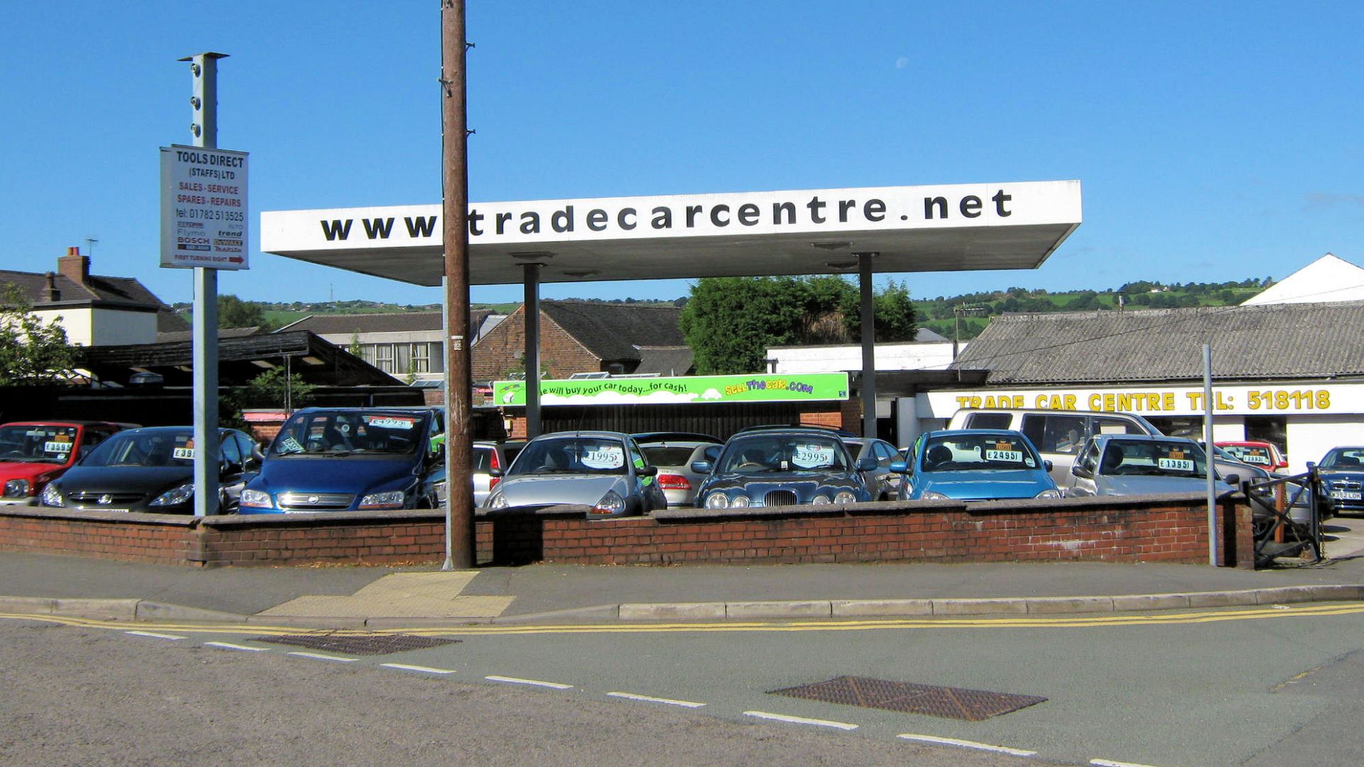 File:Trade Car Centre - geograph.org.uk - 2044488.jpg