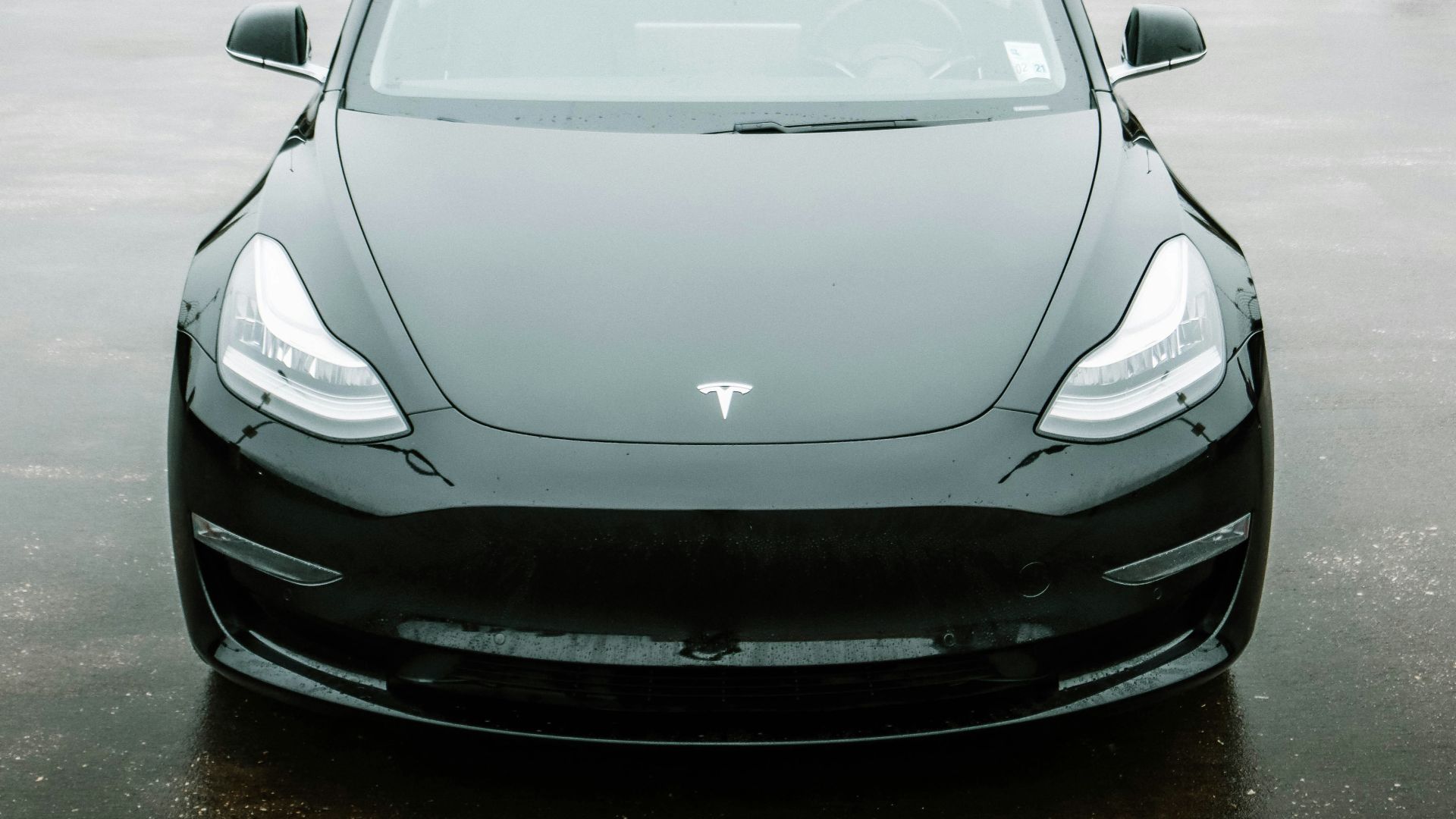 silver porsche 911 parked on parking lot during daytime