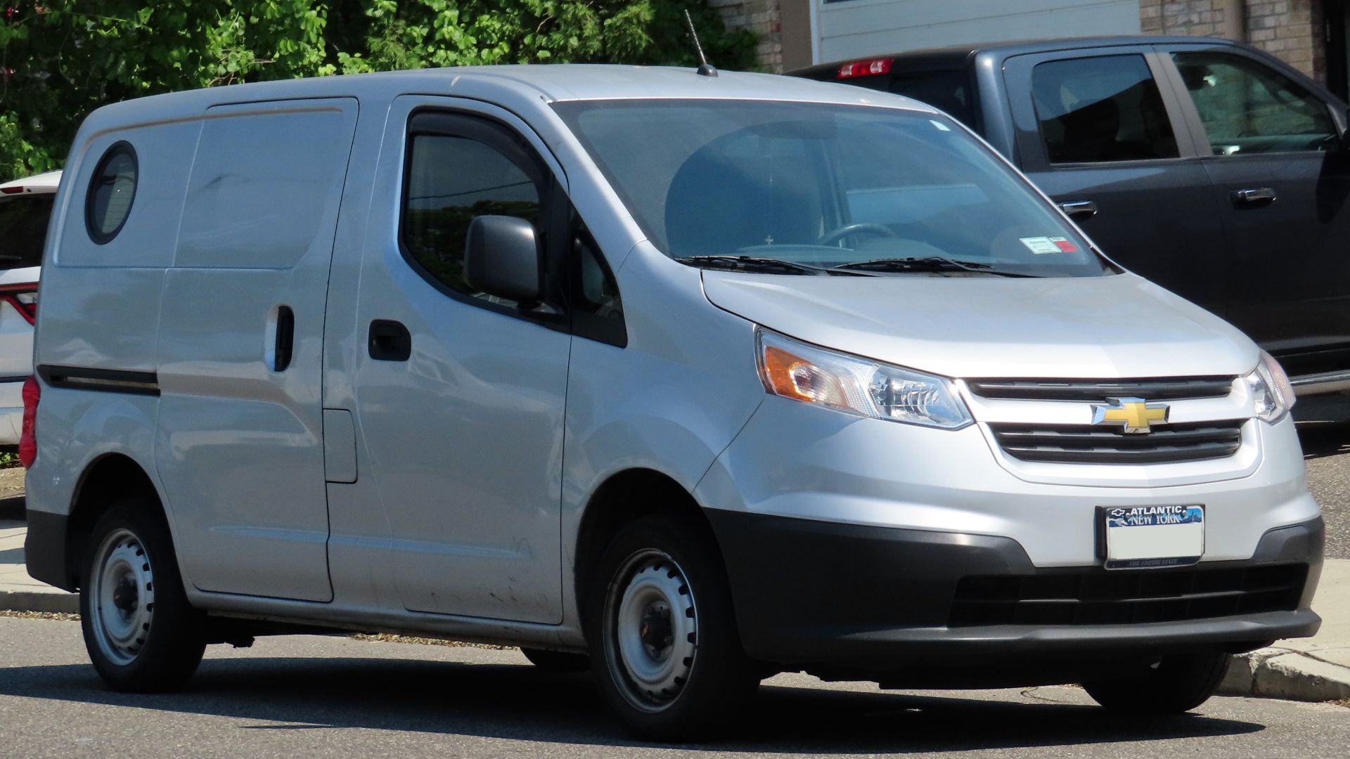 File:2015 Chevrolet City Express LS, front 6.9.20.jpg