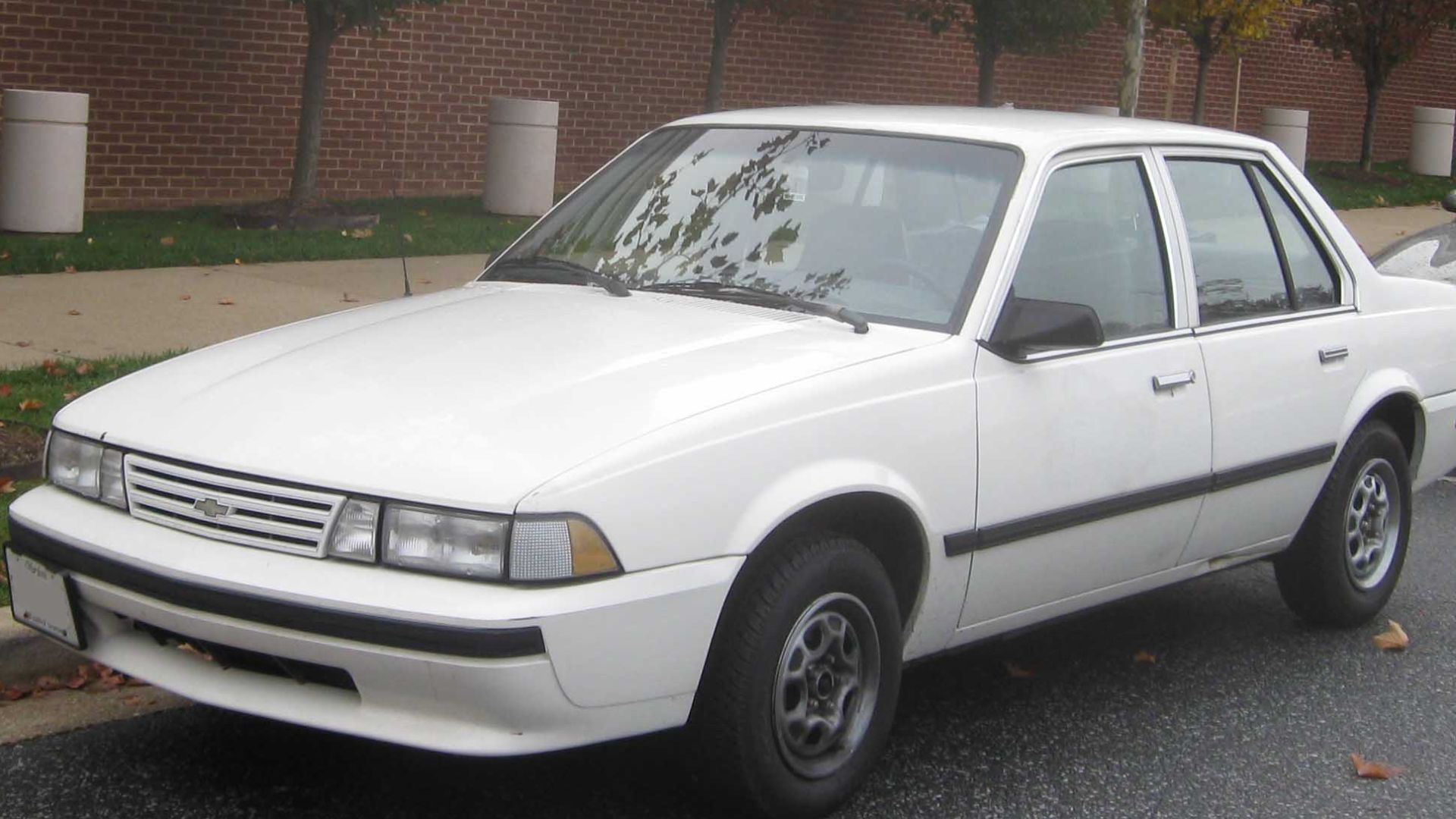 File:88-90 Chevrolet Cavalier sedan.jpg