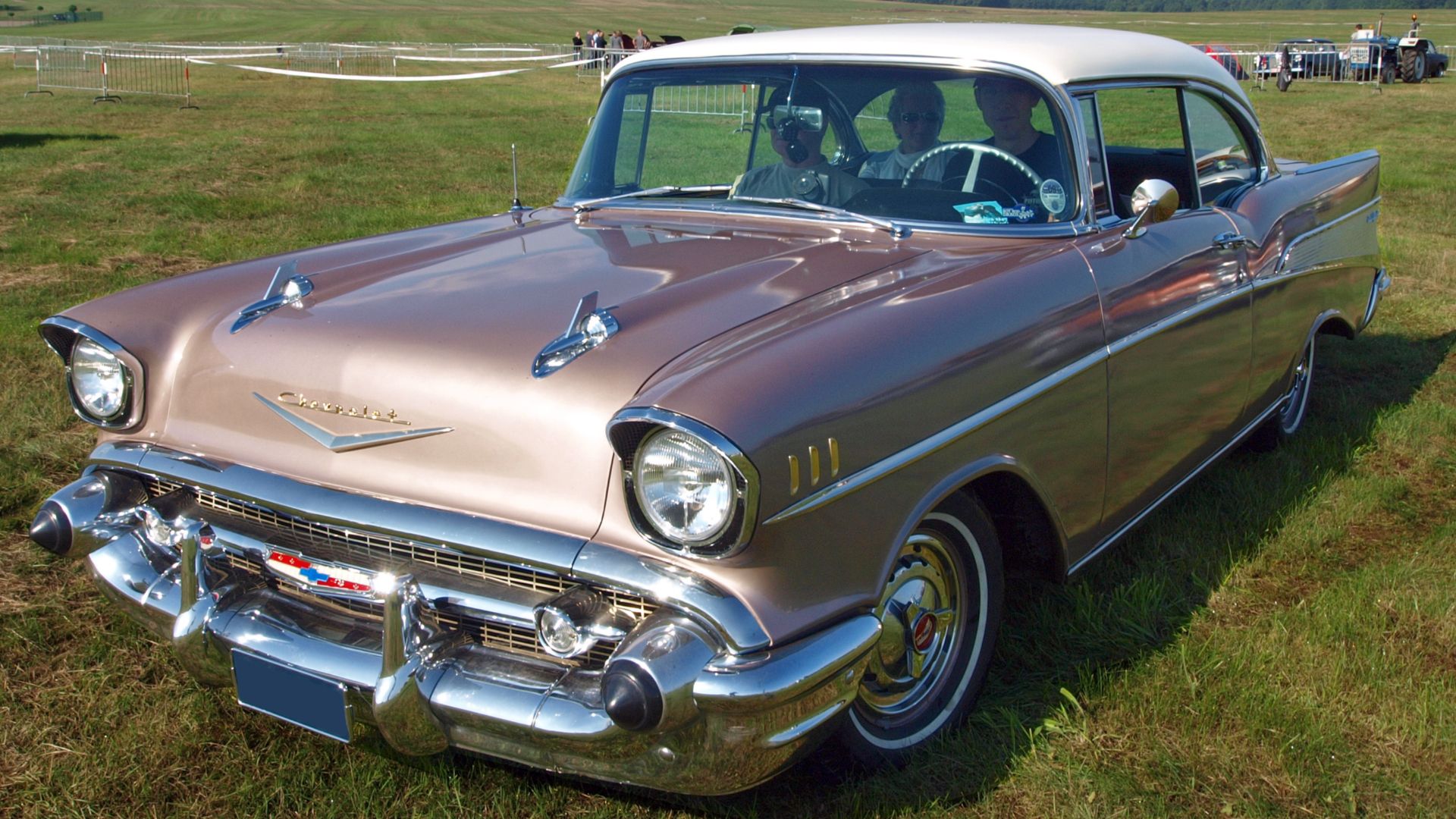 File:1957 Chevrolet BelAir, AM-93-38 p1.jpg