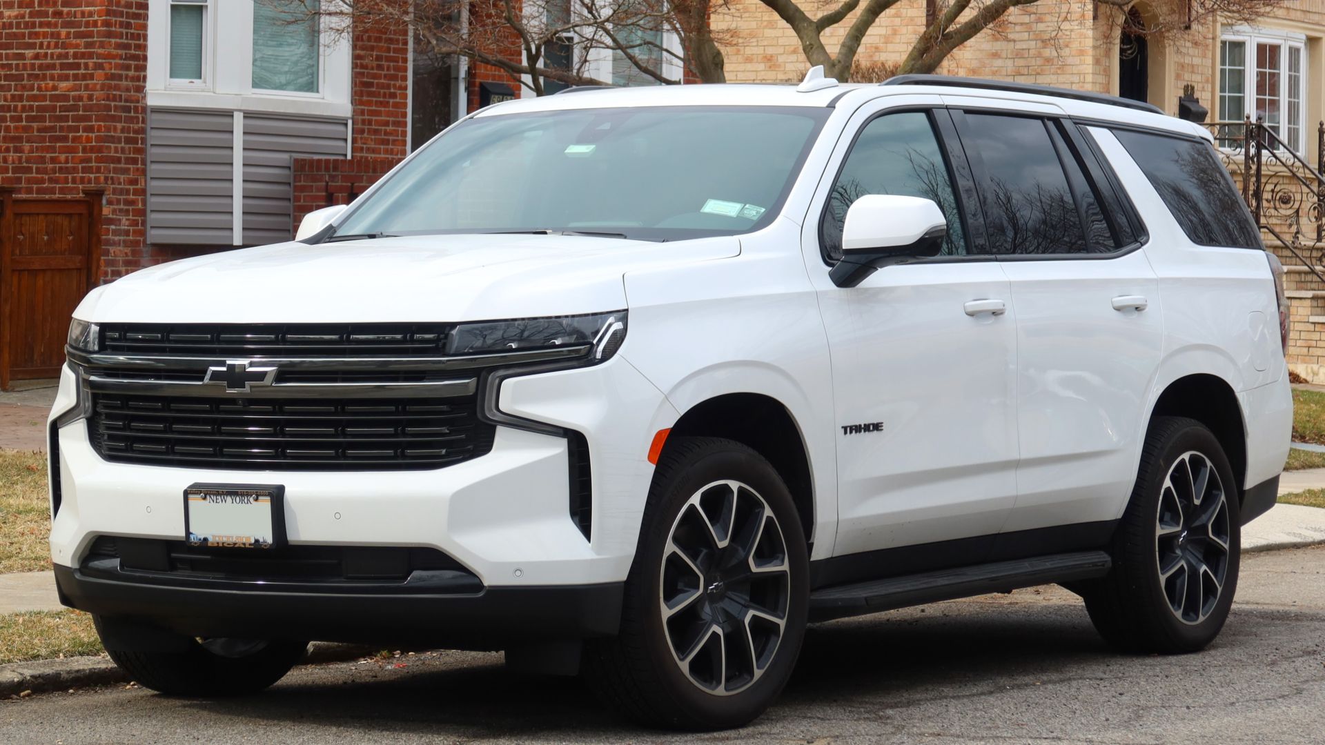 File:2022 Chevrolet Tahoe RST, front 3.7.22.jpg