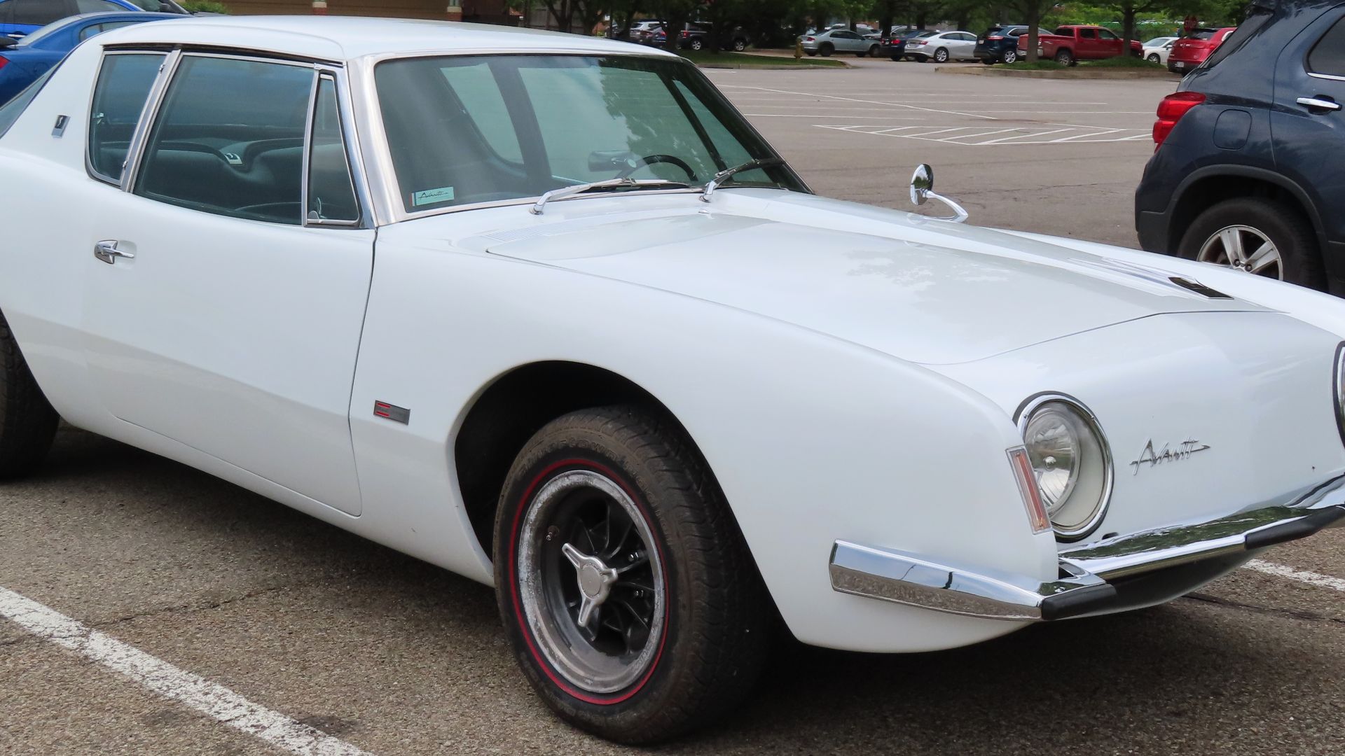 File:1963 Studebaker Avanti, front right, 06-13-2023.jpg