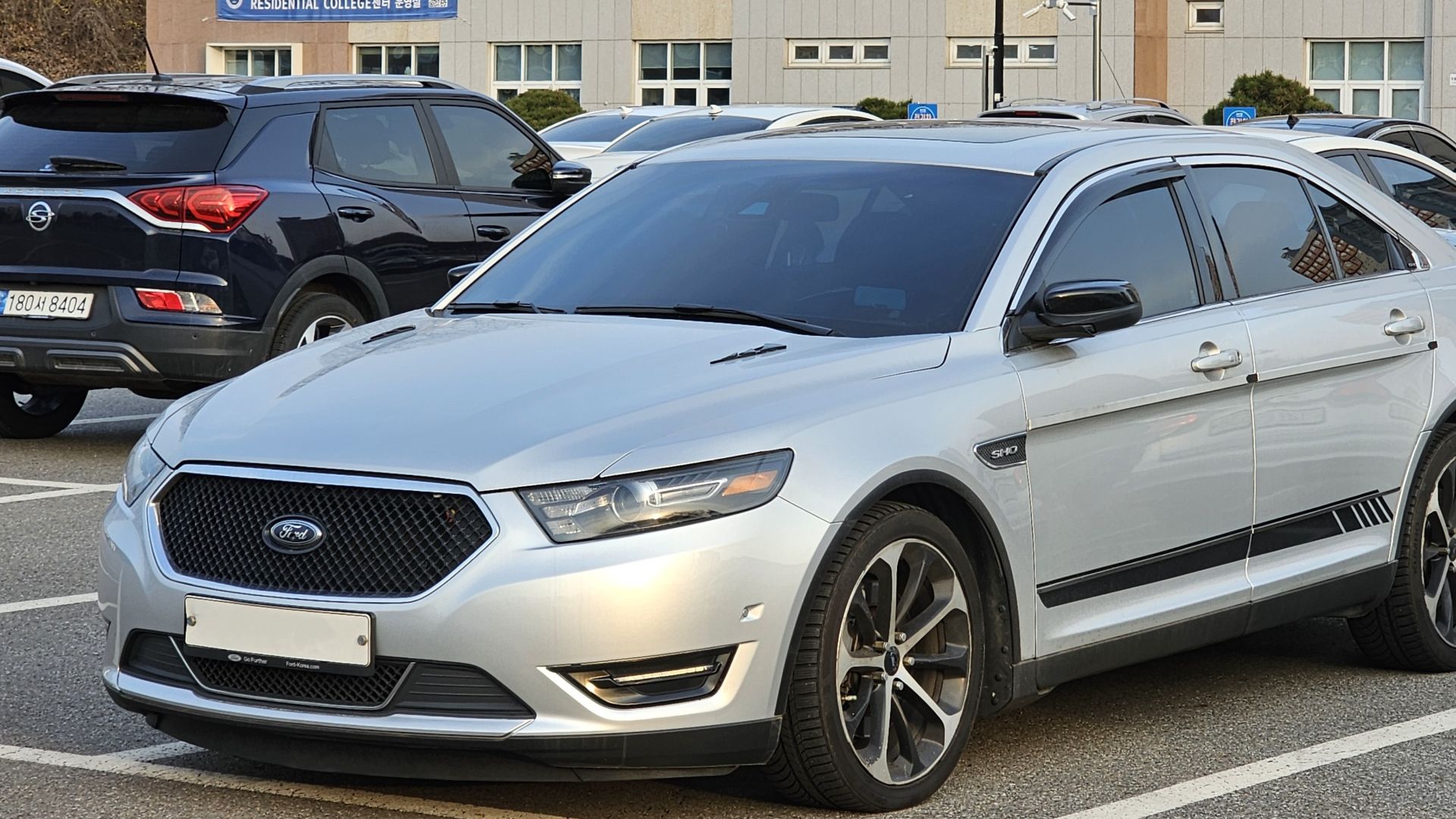 File:Ford Taurus SHO 3.5 Ecoboost AWD D568 FL Ingot Silver Metallic (5).jpg