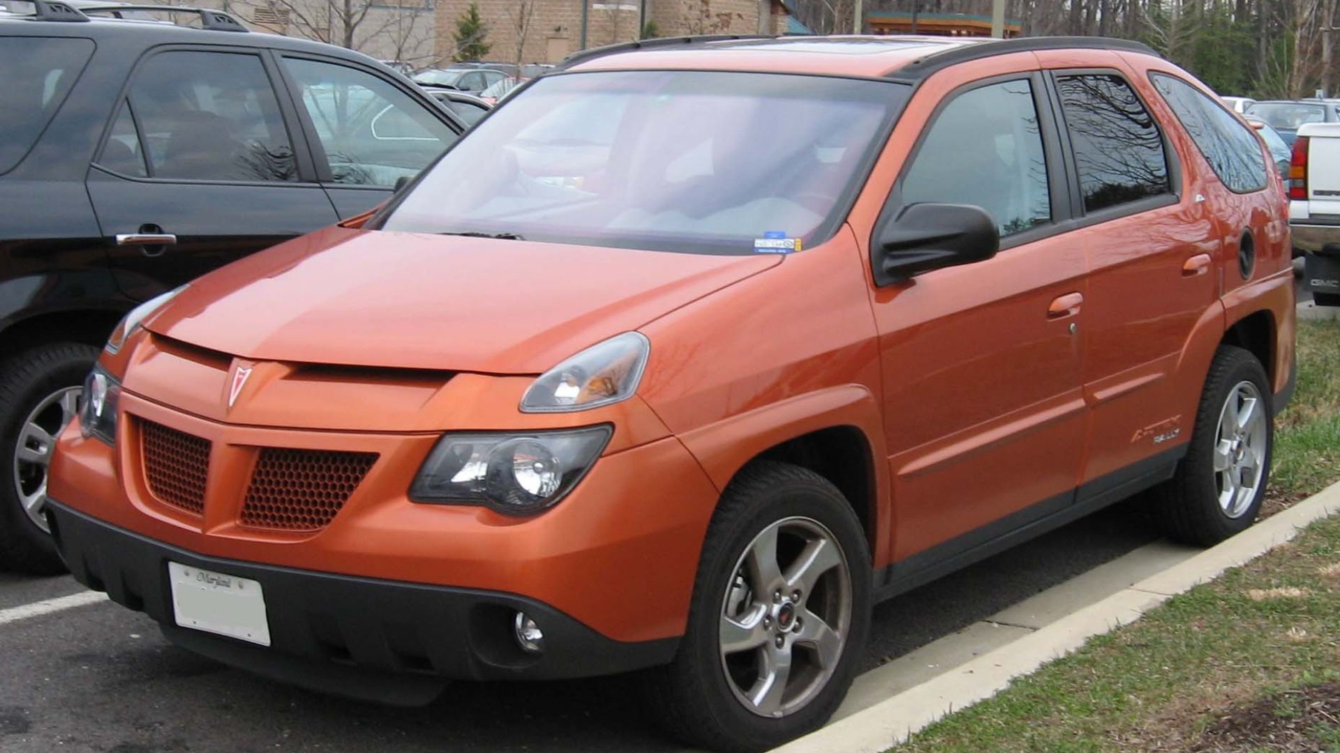 File:02-05 Pontiac Aztek.jpg