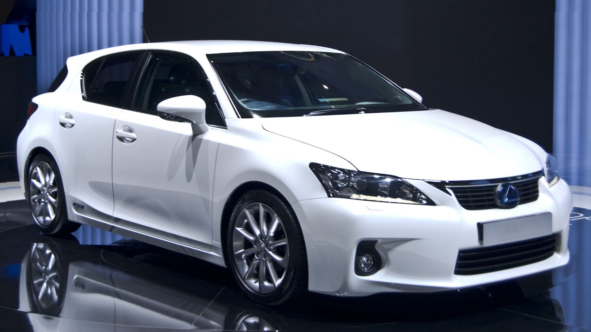 File:Lexus CT200h side.jpg