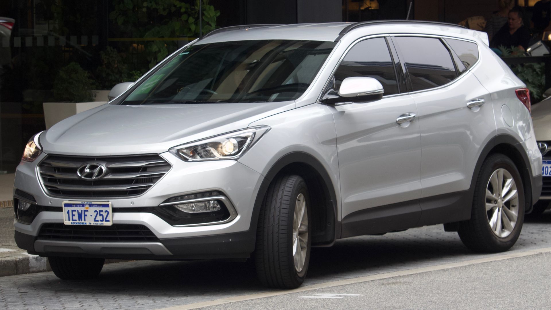 File:2016 Hyundai Santa-Fe (DM3 Series II) Elite CRDi wagon (2017-12-09) 01.jpg