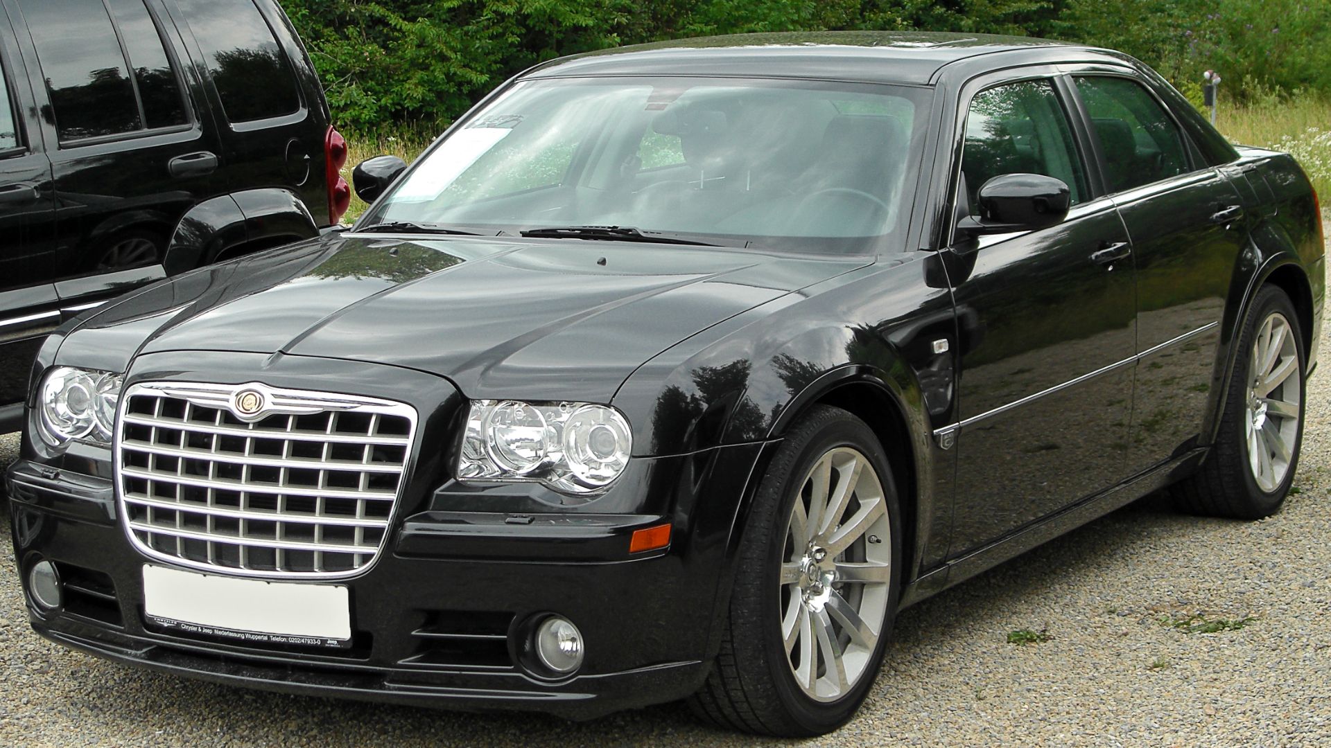 File:Chrysler 300C SRT8 6.1 front 20100801.jpg