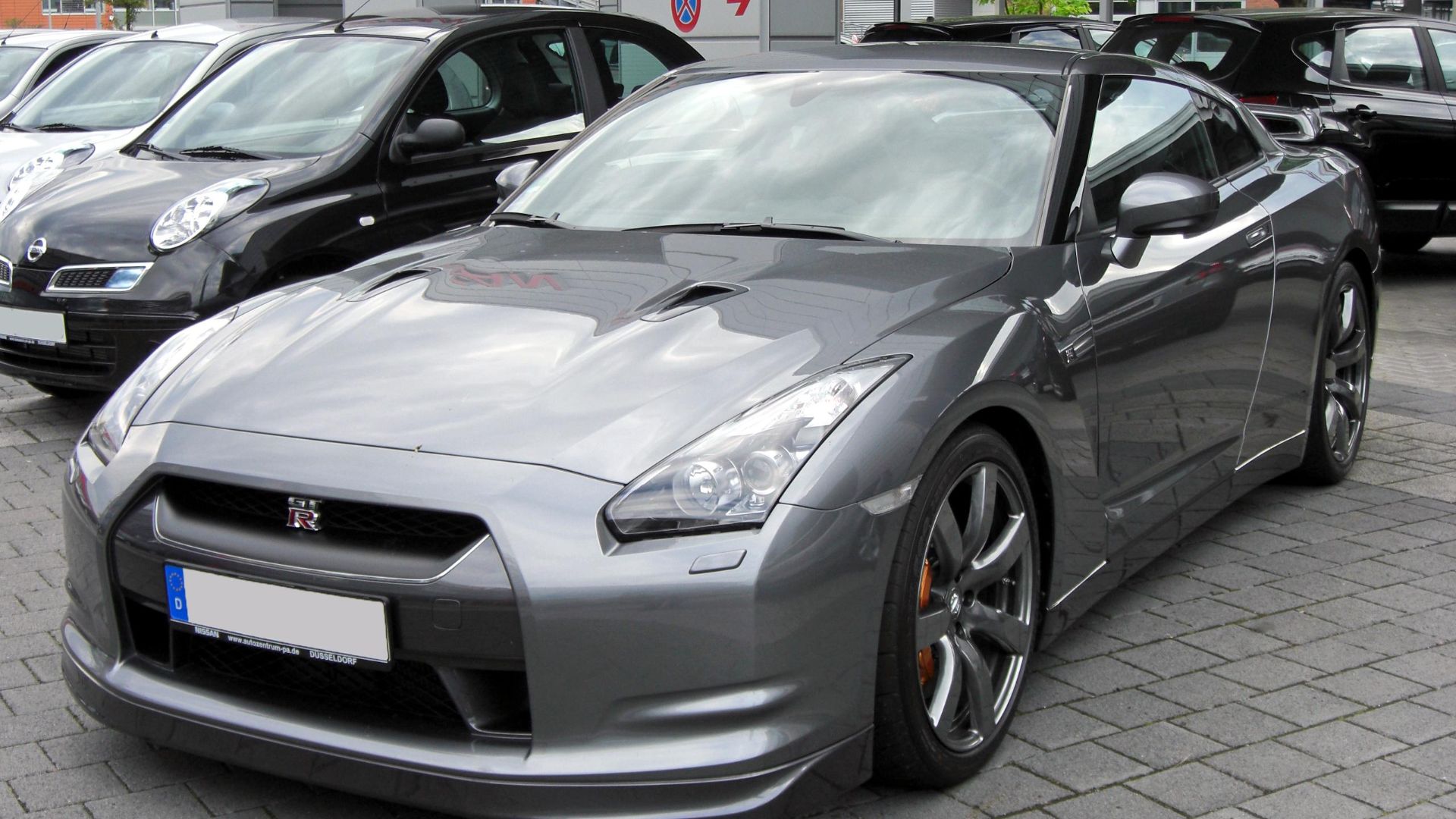 File:Nissan GT-R 20090614 front.JPG