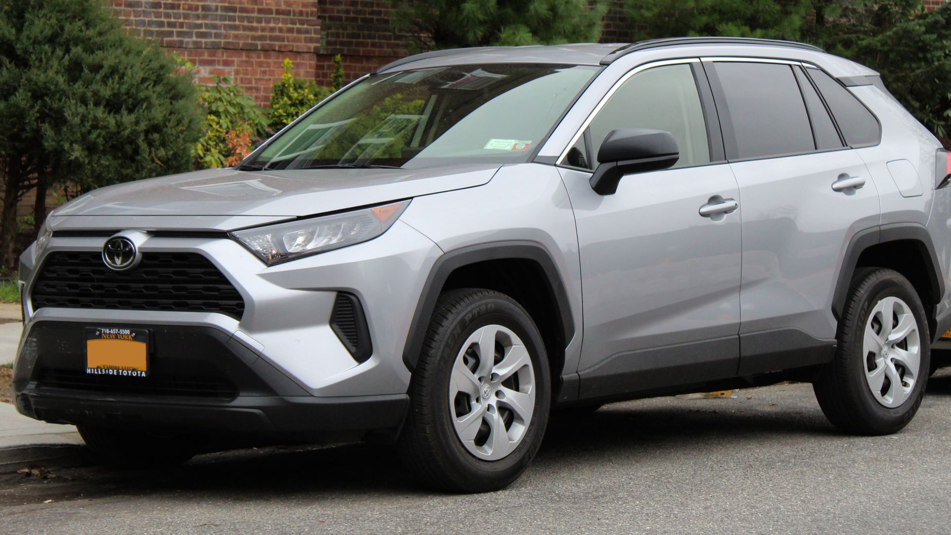 File:2019 Toyota RAV4 LE 2.5L front 4.14.19.jpg