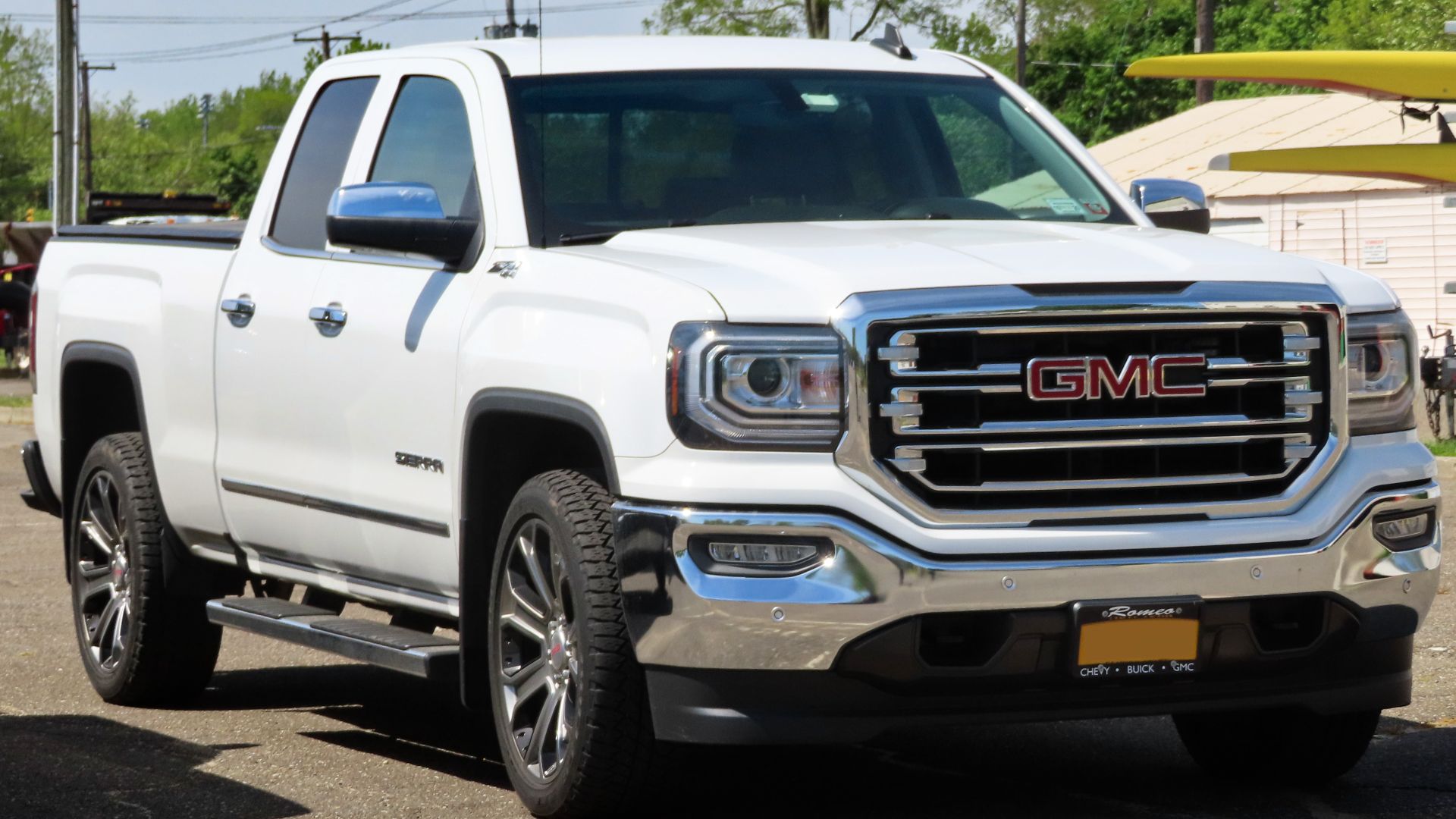 File:2018 GMC Sierra 1500 SLT, front 5.19.20.jpg