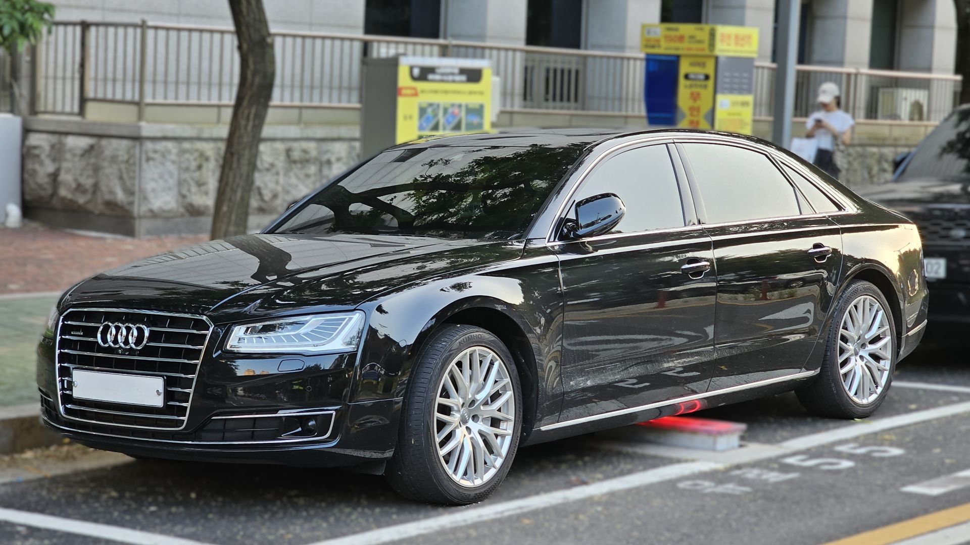 File:Audi A8 L 50 TDI quattro D4 FL Mythos Black Metallic (21).jpg
