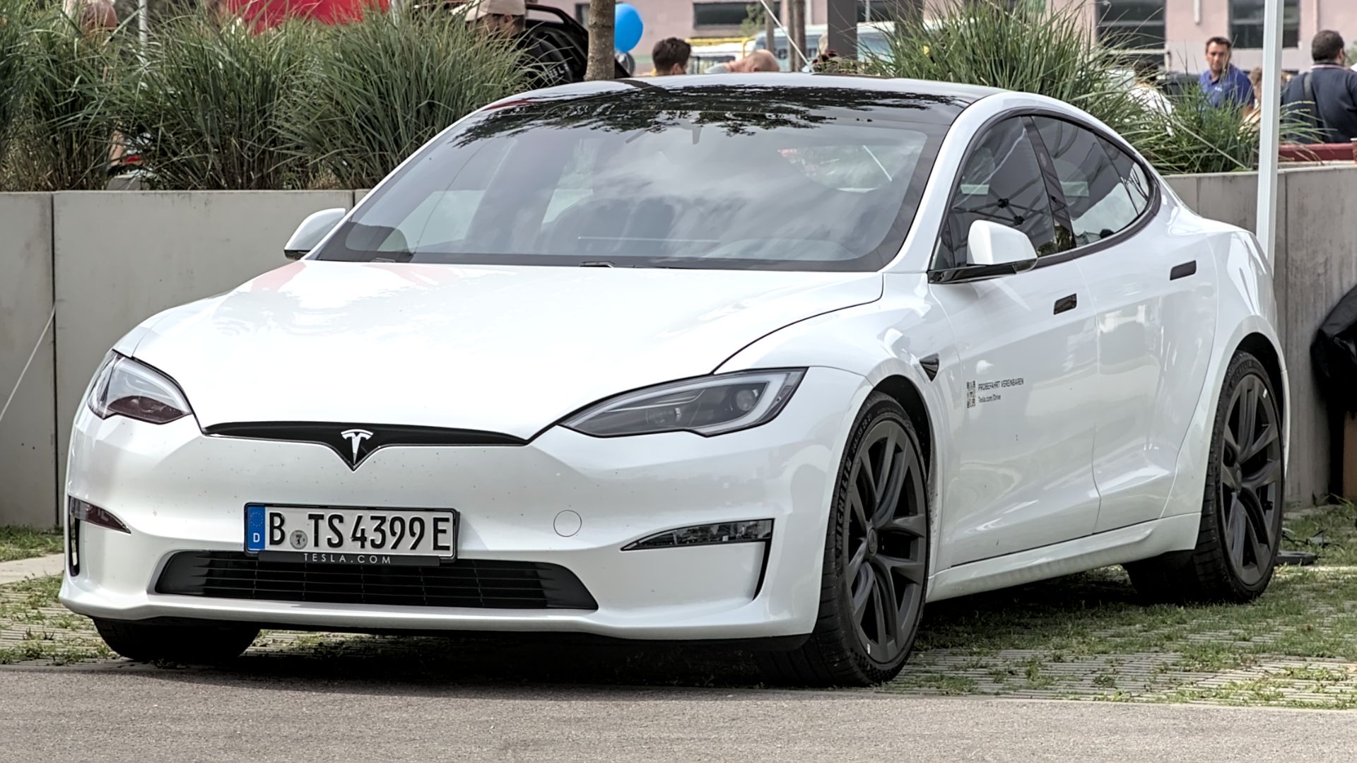 File:Tesla Model S (2023) Motorworld Munich 1X7A0025.jpg