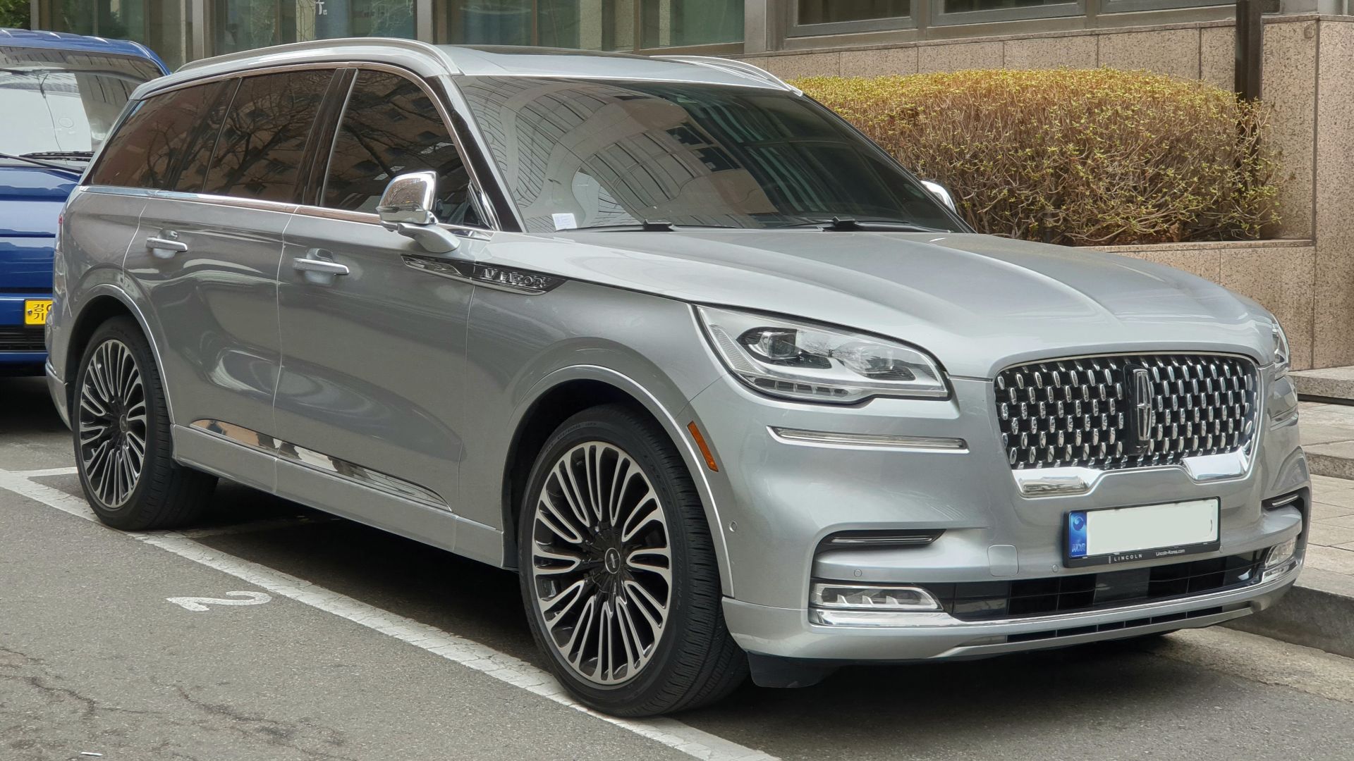 File:Lincoln Aviator Black Label U611 Silver Radiance (1).jpg